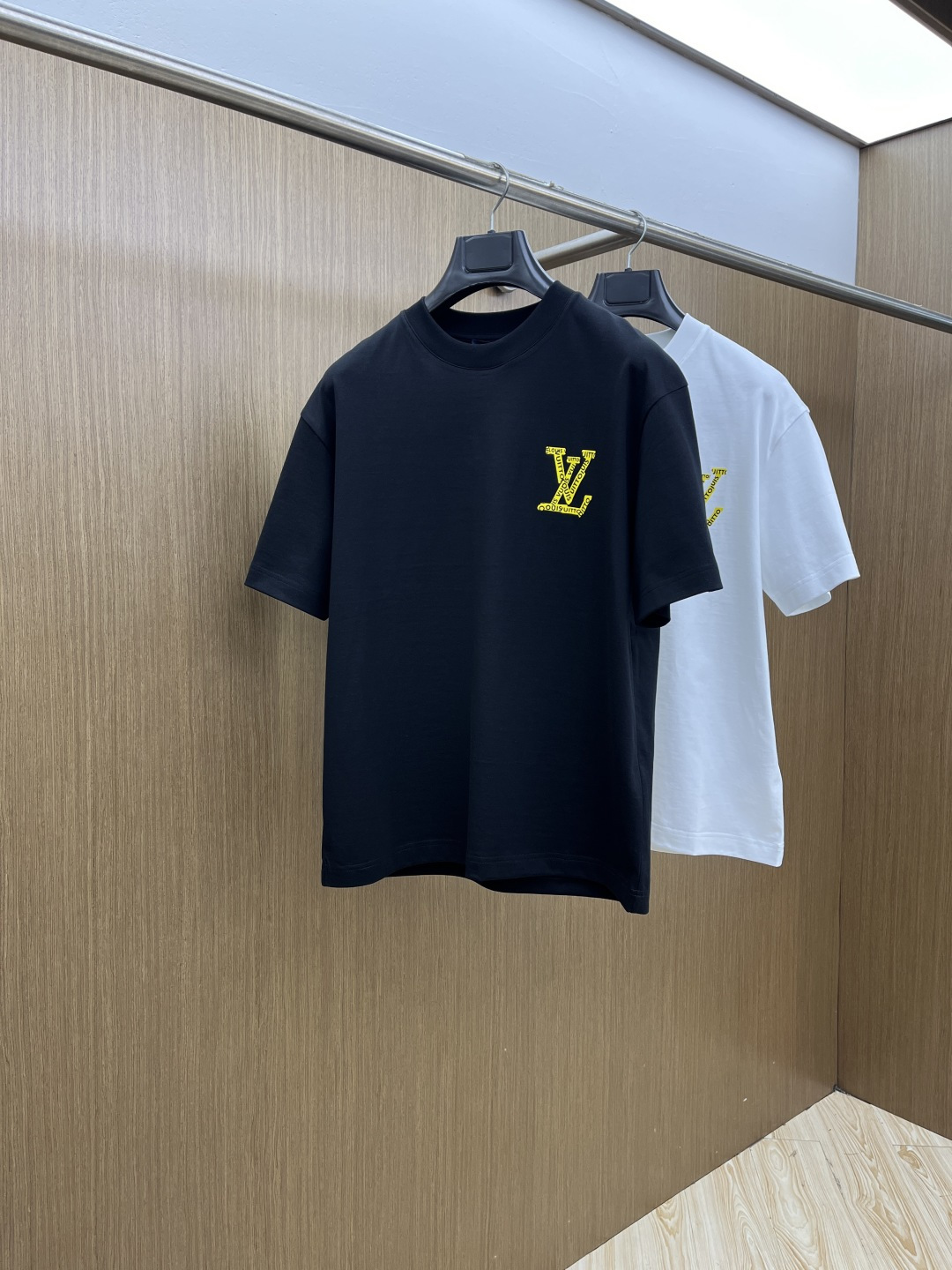 早春 LV 🔥🔥高级定制 2026春夏 · 高阶定制T恤】特别推荐系列 定制面料：秘鲁进口匹马棉 × 顶
