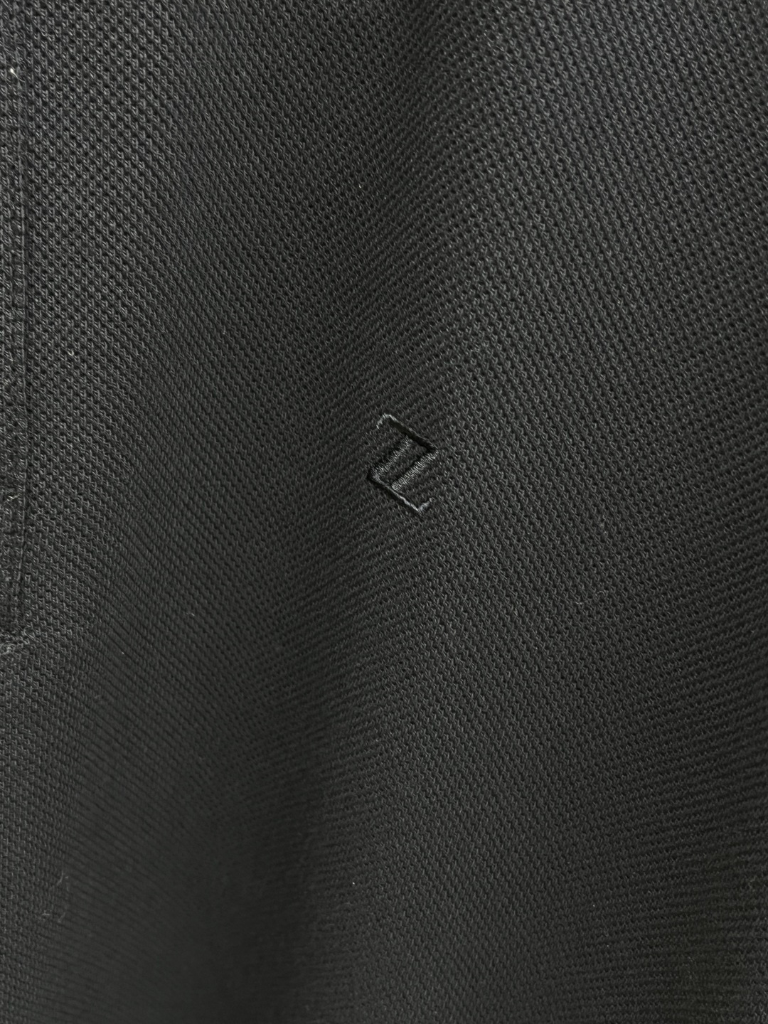 早春 ZZ 🔥🔥早春新款男士标识短袖Polo衫，延续经典商务休闲翻领POLO恤.该款Polo衫采用丝光双