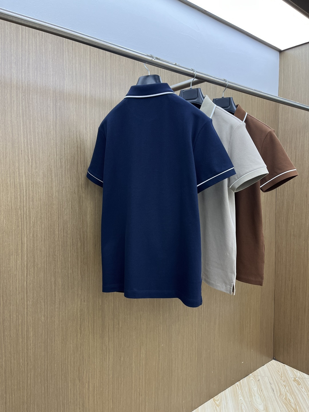 早春 ZZ 🔥🔥早春新款男士标识短袖Polo衫，延续经典商务休闲翻领POLO恤.该款Polo衫采用丝光双