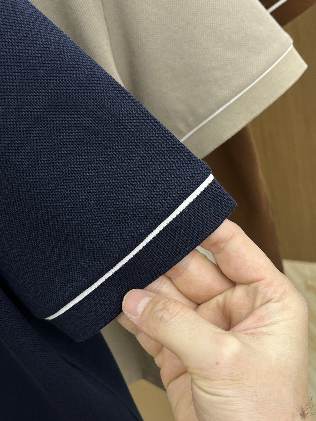 早春 ZZ 🔥🔥早春新款男士标识短袖Polo衫，延续经典商务休闲翻领POLO恤.该款Polo衫采用丝光双