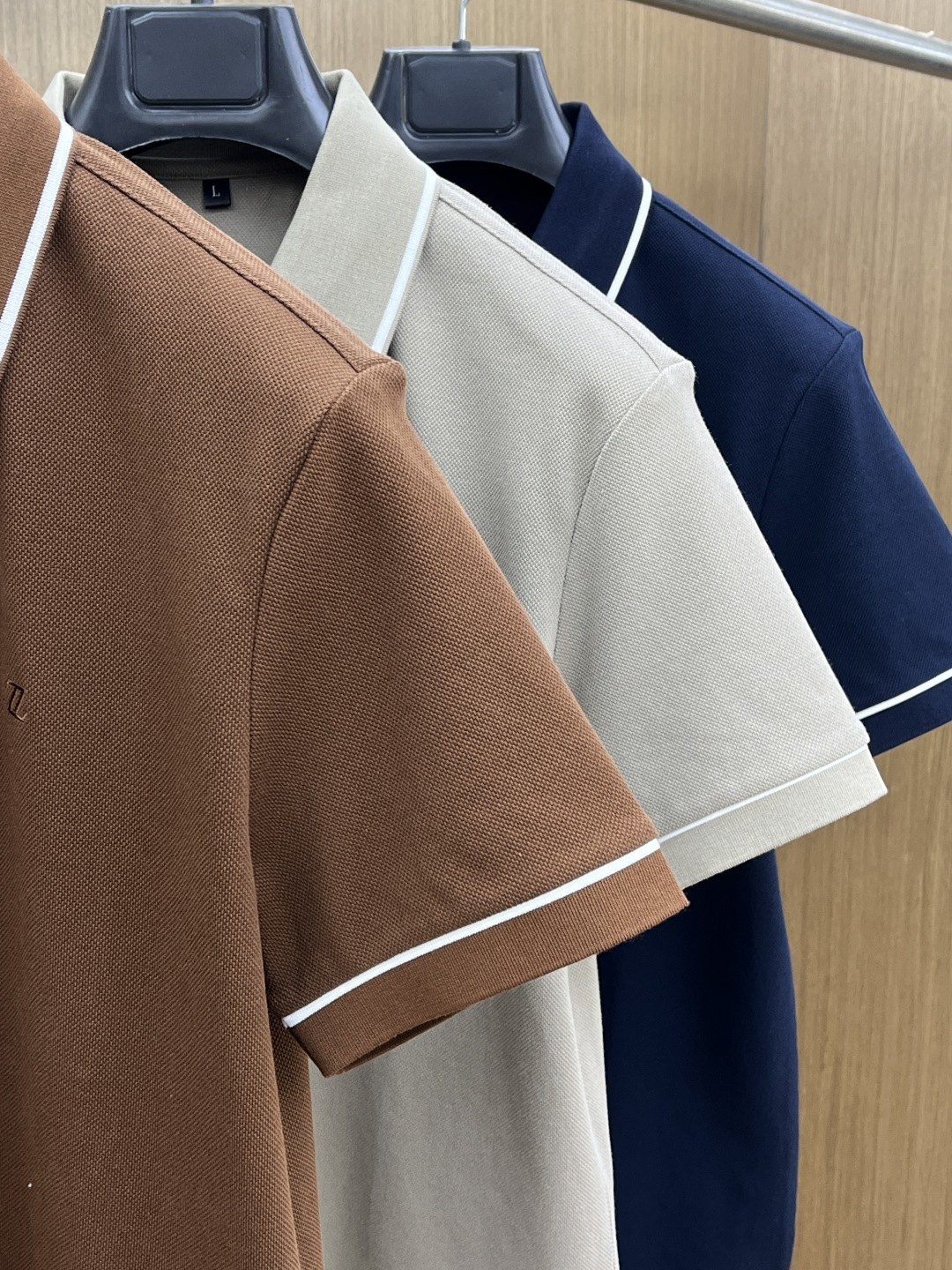 早春 ZZ 🔥🔥早春新款男士标识短袖Polo衫，延续经典商务休闲翻领POLO恤.该款Polo衫采用丝光双