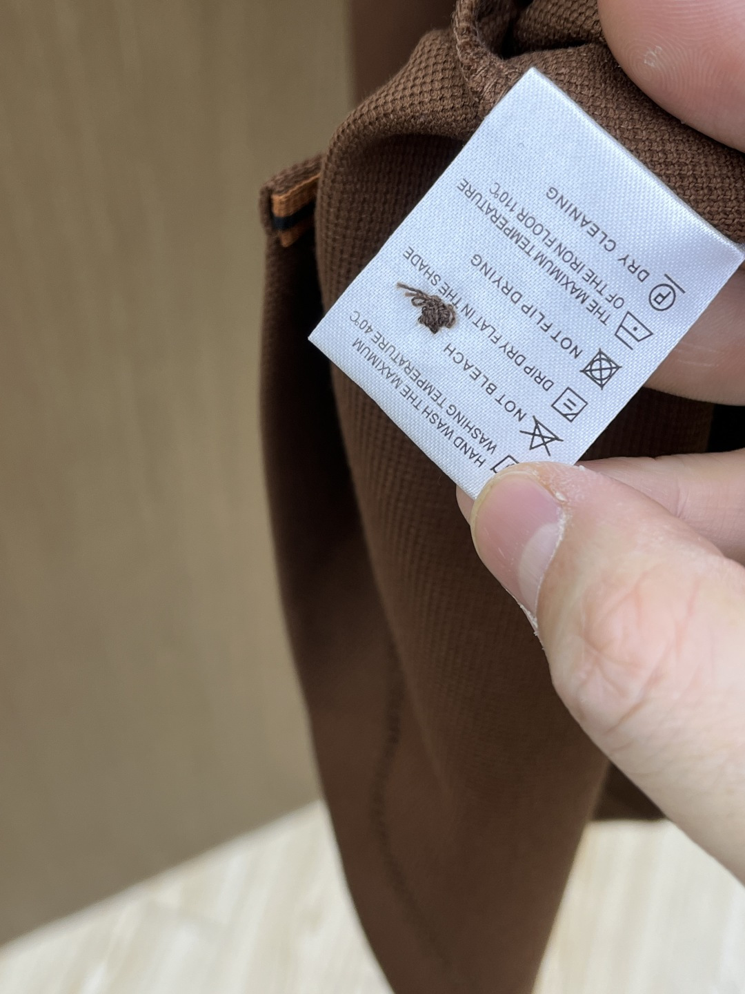 早春 ZZ 🔥🔥早春新款男士标识短袖Polo衫，延续经典商务休闲翻领POLO恤.该款Polo衫采用丝光双