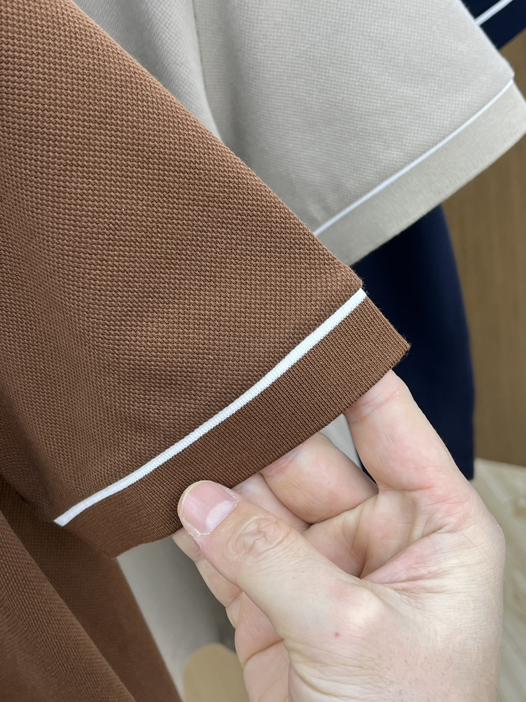 早春 ZZ 🔥🔥早春新款男士标识短袖Polo衫，延续经典商务休闲翻领POLO恤.该款Polo衫采用丝光双