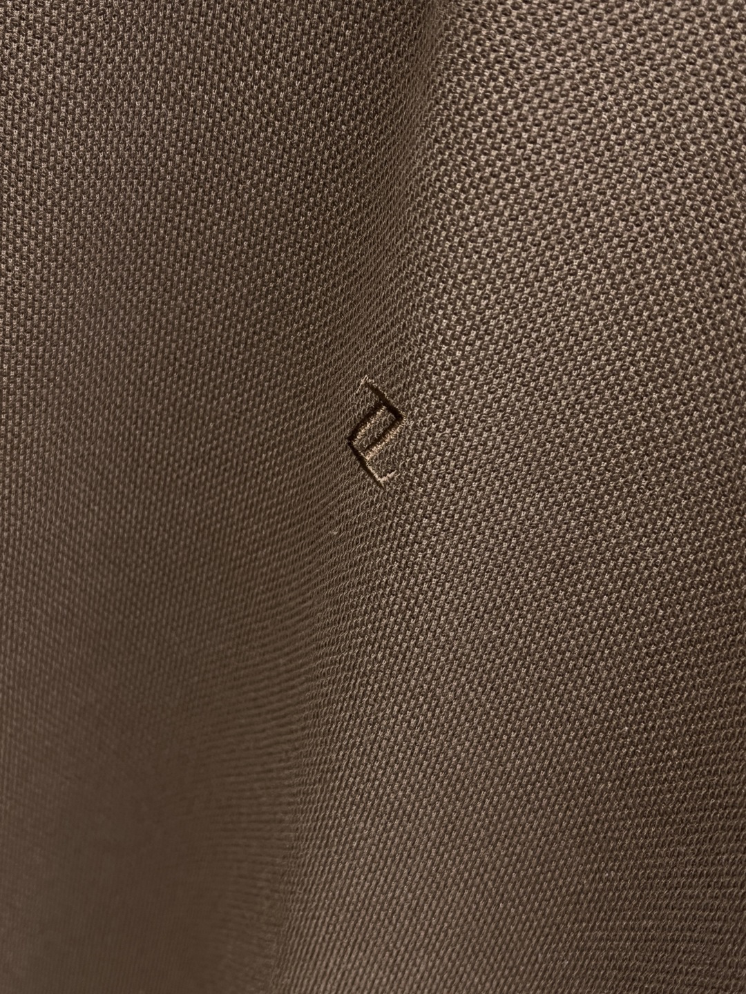 早春 ZZ 🔥🔥早春新款男士标识短袖Polo衫，延续经典商务休闲翻领POLO恤.该款Polo衫采用丝光双