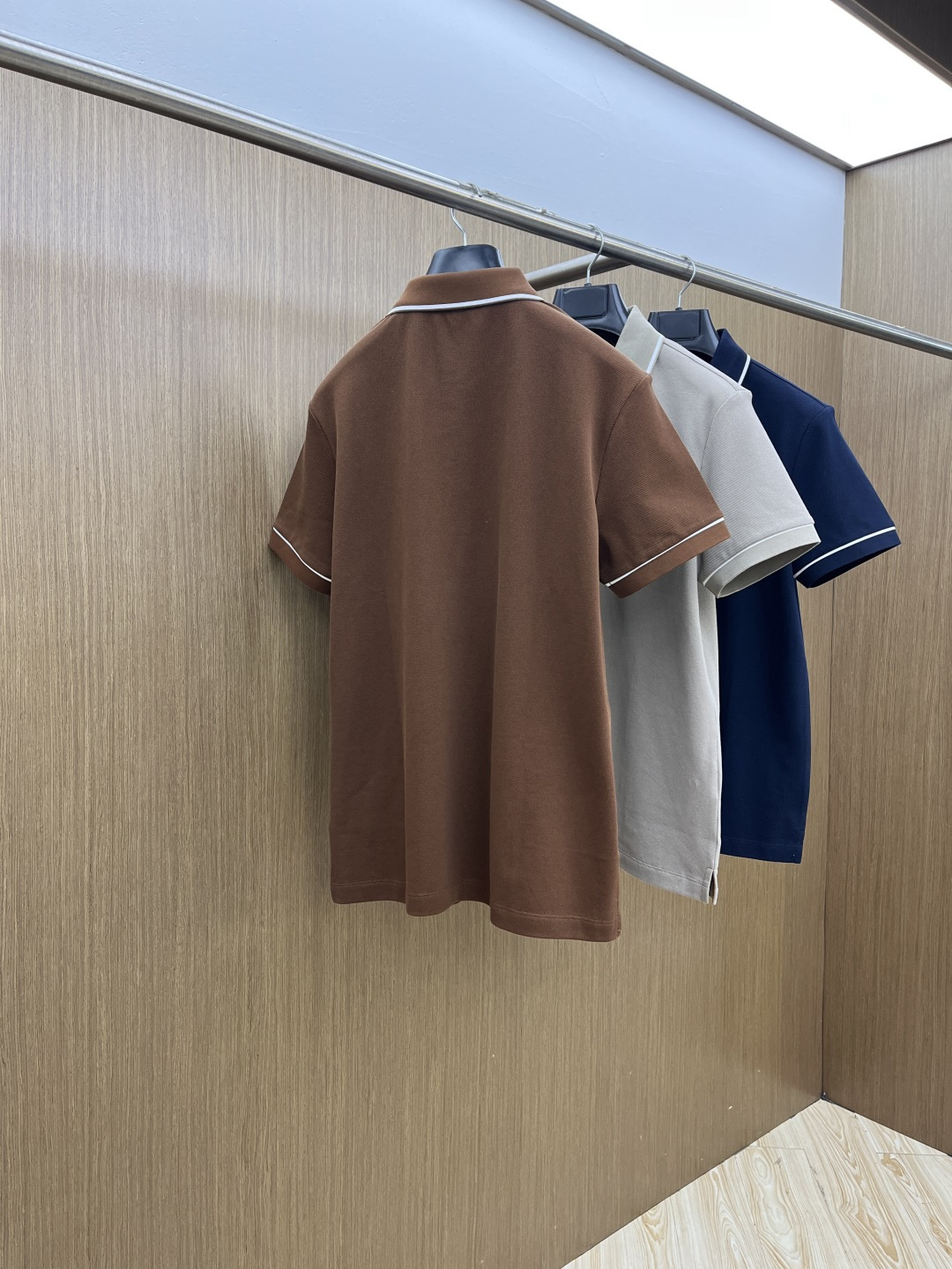 早春 ZZ 🔥🔥早春新款男士标识短袖Polo衫，延续经典商务休闲翻领POLO恤.该款Polo衫采用丝光双