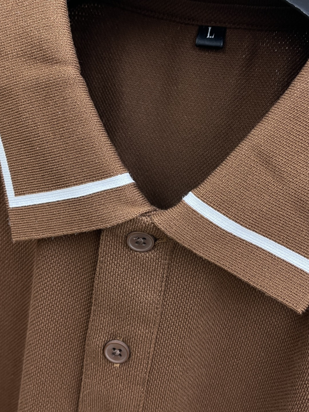 早春 ZZ 🔥🔥早春新款男士标识短袖Polo衫，延续经典商务休闲翻领POLO恤.该款Polo衫采用丝光双