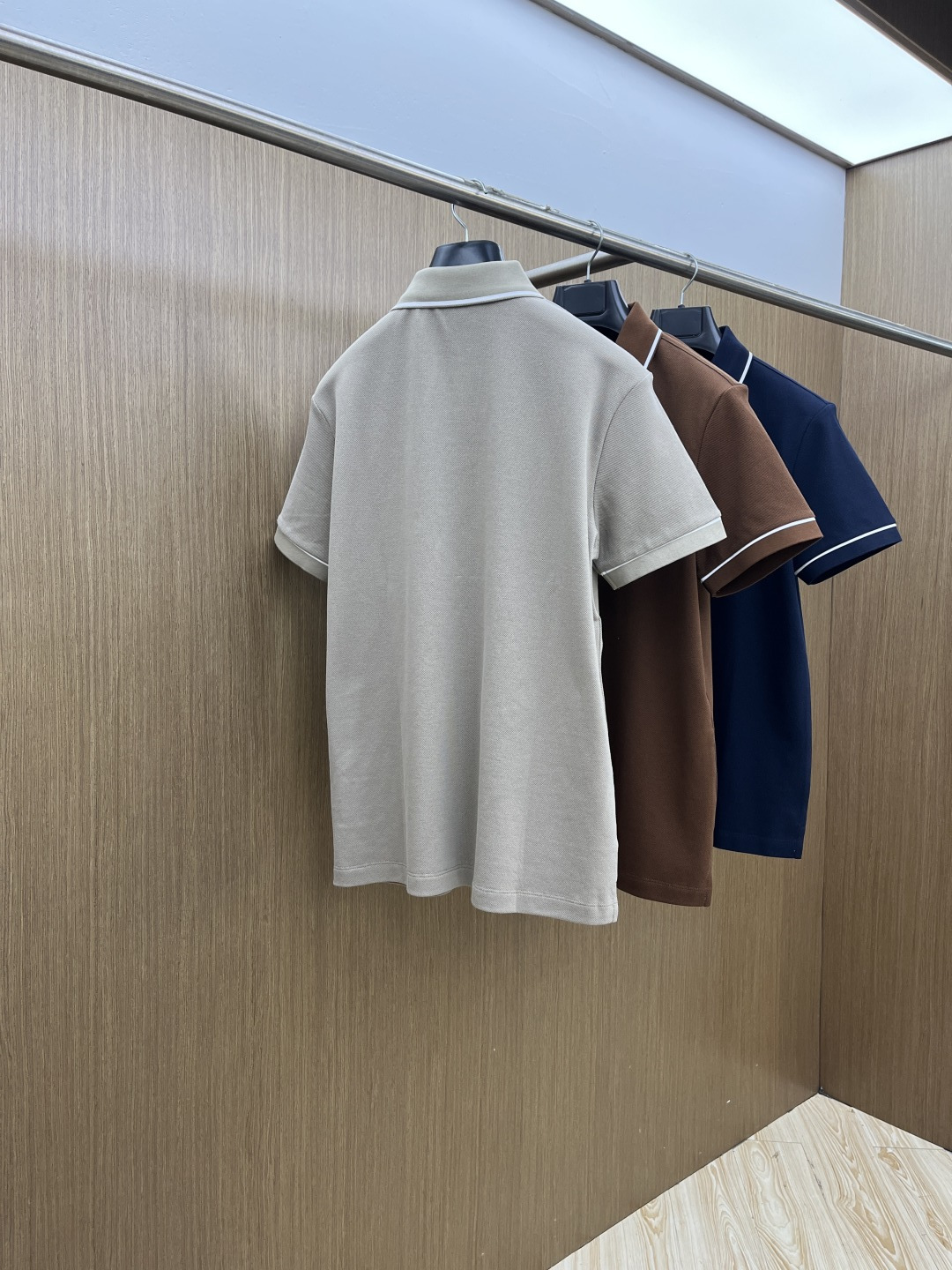 早春 ZZ 🔥🔥早春新款男士标识短袖Polo衫，延续经典商务休闲翻领POLO恤.该款Polo衫采用丝光双