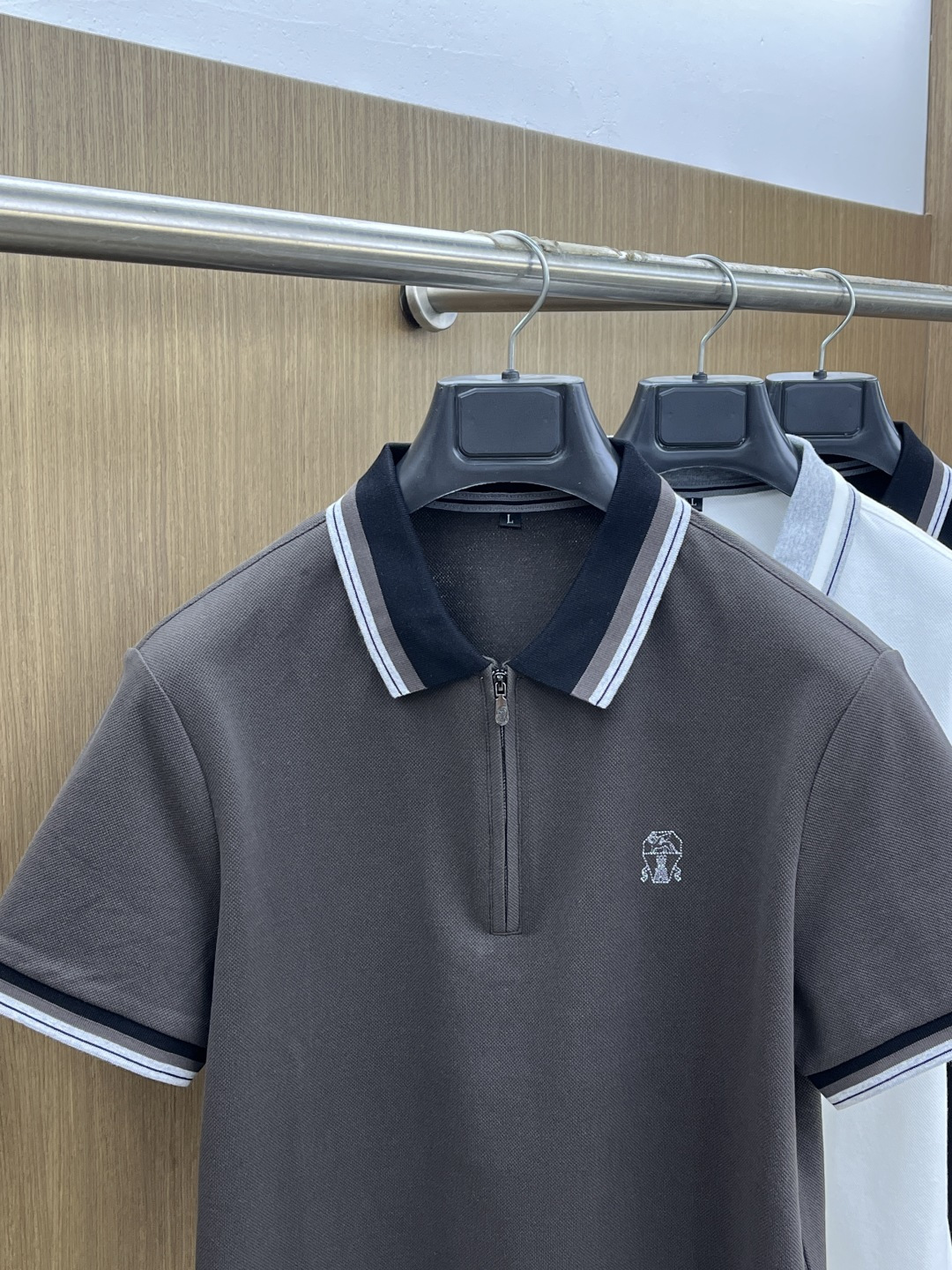 早春 Bc 🔥🔥早春新款男士标识短袖Polo衫，延续经典商务休闲翻领POLO恤.该款Polo衫采用丝光双