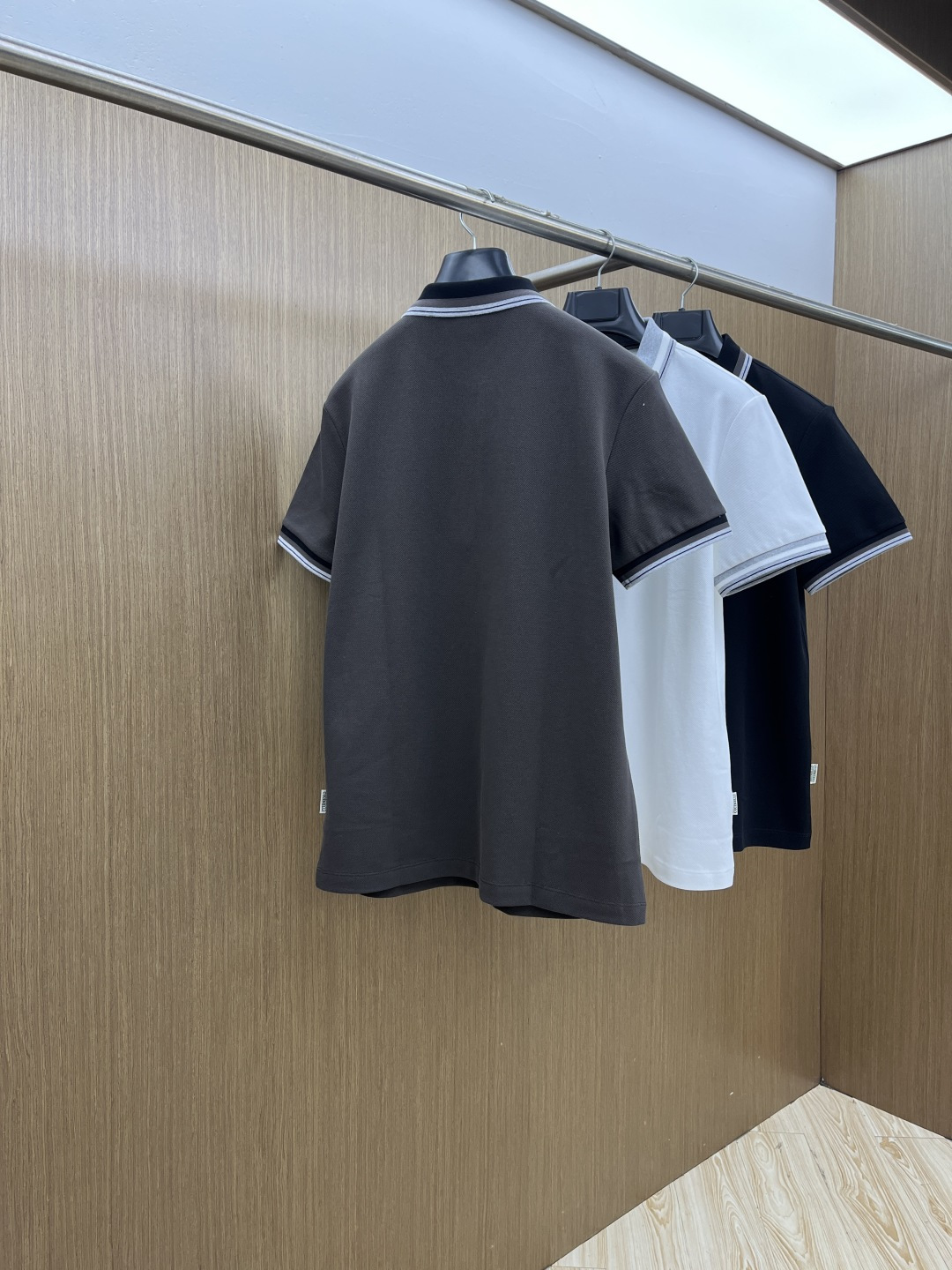 早春 Bc 🔥🔥早春新款男士标识短袖Polo衫，延续经典商务休闲翻领POLO恤.该款Polo衫采用丝光双