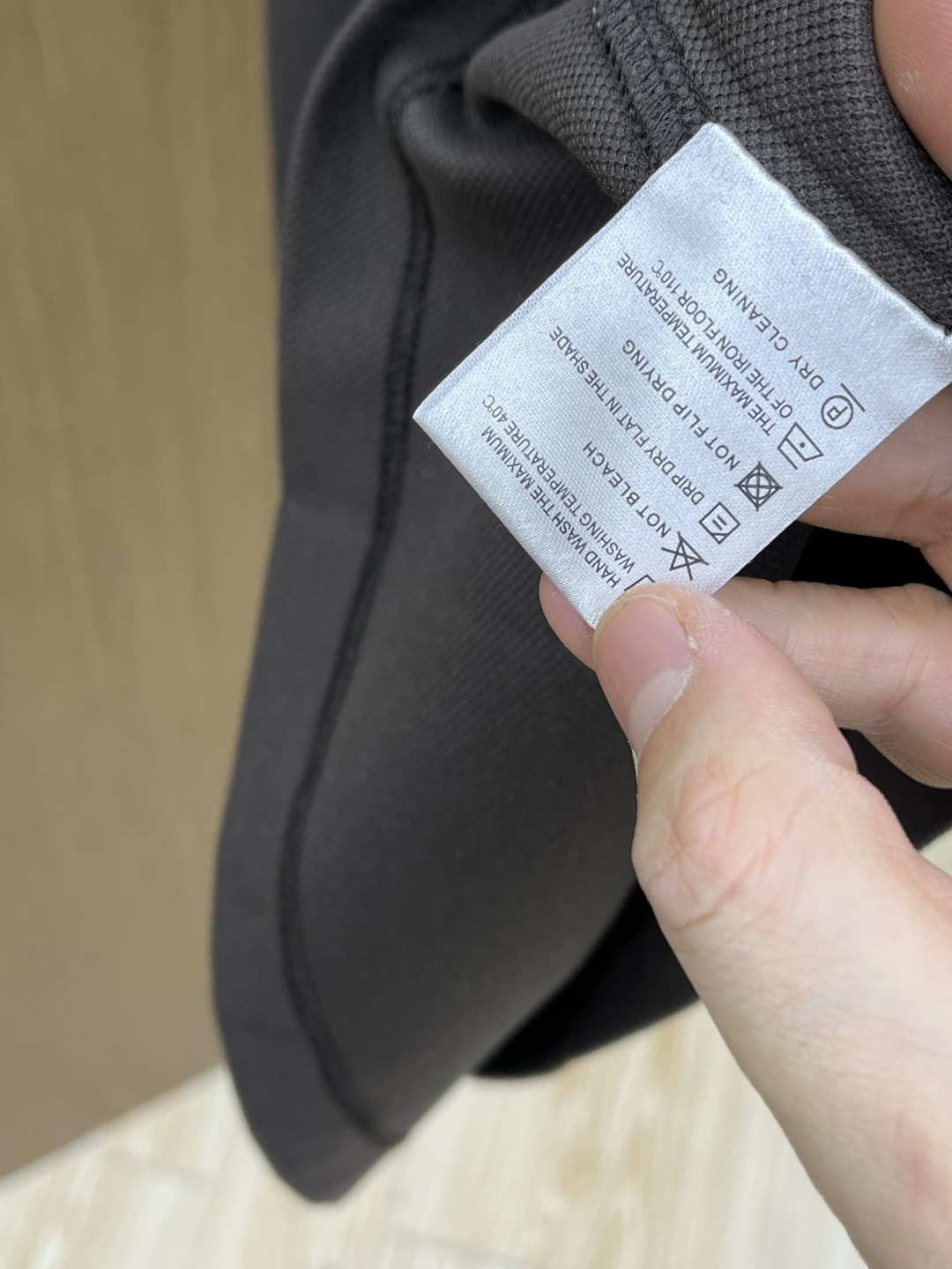 早春 Bc 🔥🔥早春新款男士标识短袖Polo衫，延续经典商务休闲翻领POLO恤.该款Polo衫采用丝光双