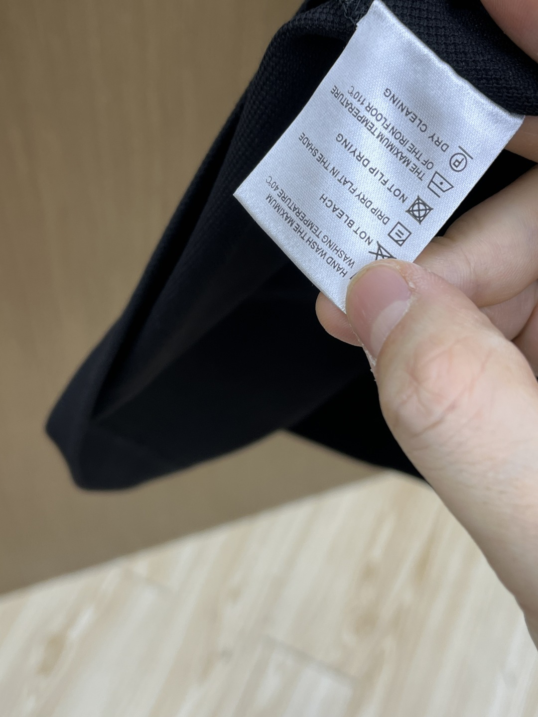 早春 Bc 🔥🔥早春新款男士标识短袖Polo衫，延续经典商务休闲翻领POLO恤.该款Polo衫采用丝光双