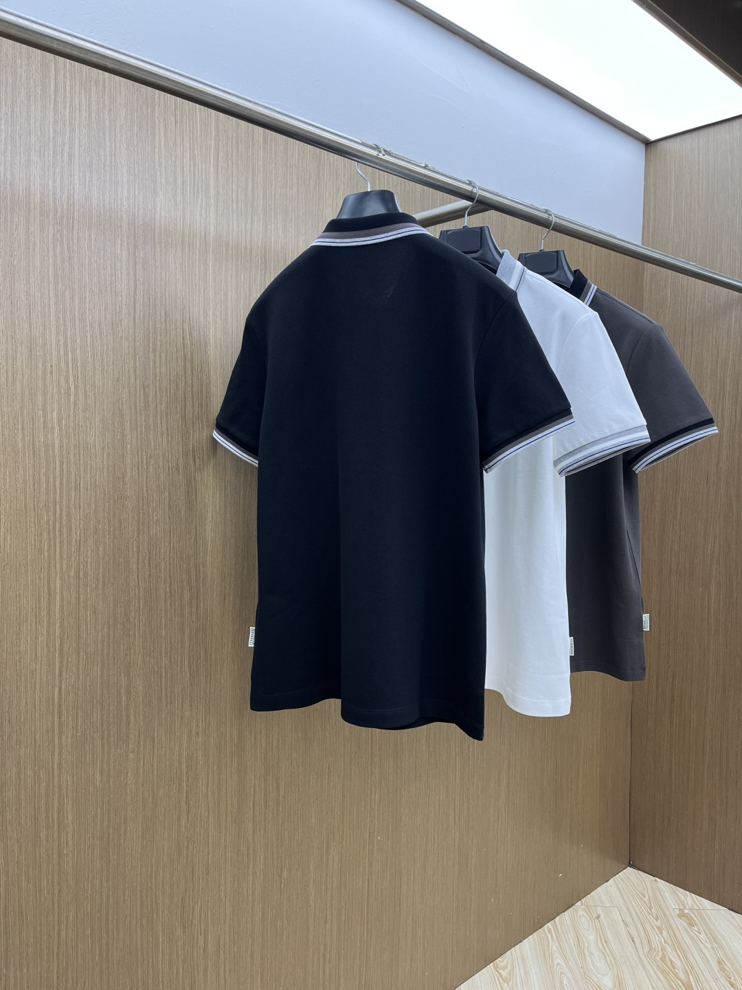 早春 Bc 🔥🔥早春新款男士标识短袖Polo衫，延续经典商务休闲翻领POLO恤.该款Polo衫采用丝光双