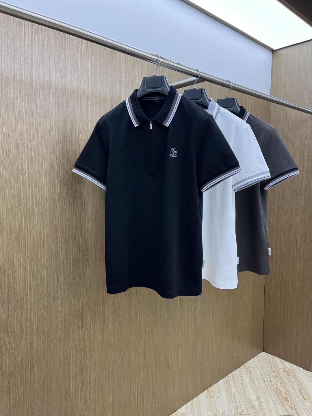 早春 Bc 🔥🔥早春新款男士标识短袖Polo衫，延续经典商务休闲翻领POLO恤.该款Polo衫采用丝光双