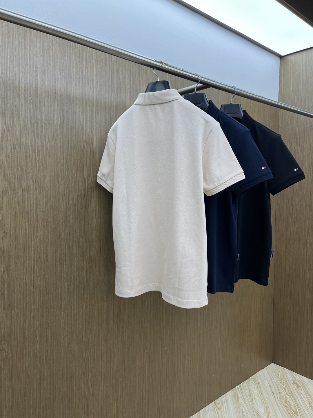 早春 TMOY 🔥🔥早春新款男士标识短袖Polo衫，延续经典商务休闲翻领POLO恤.该款Polo衫采用丝