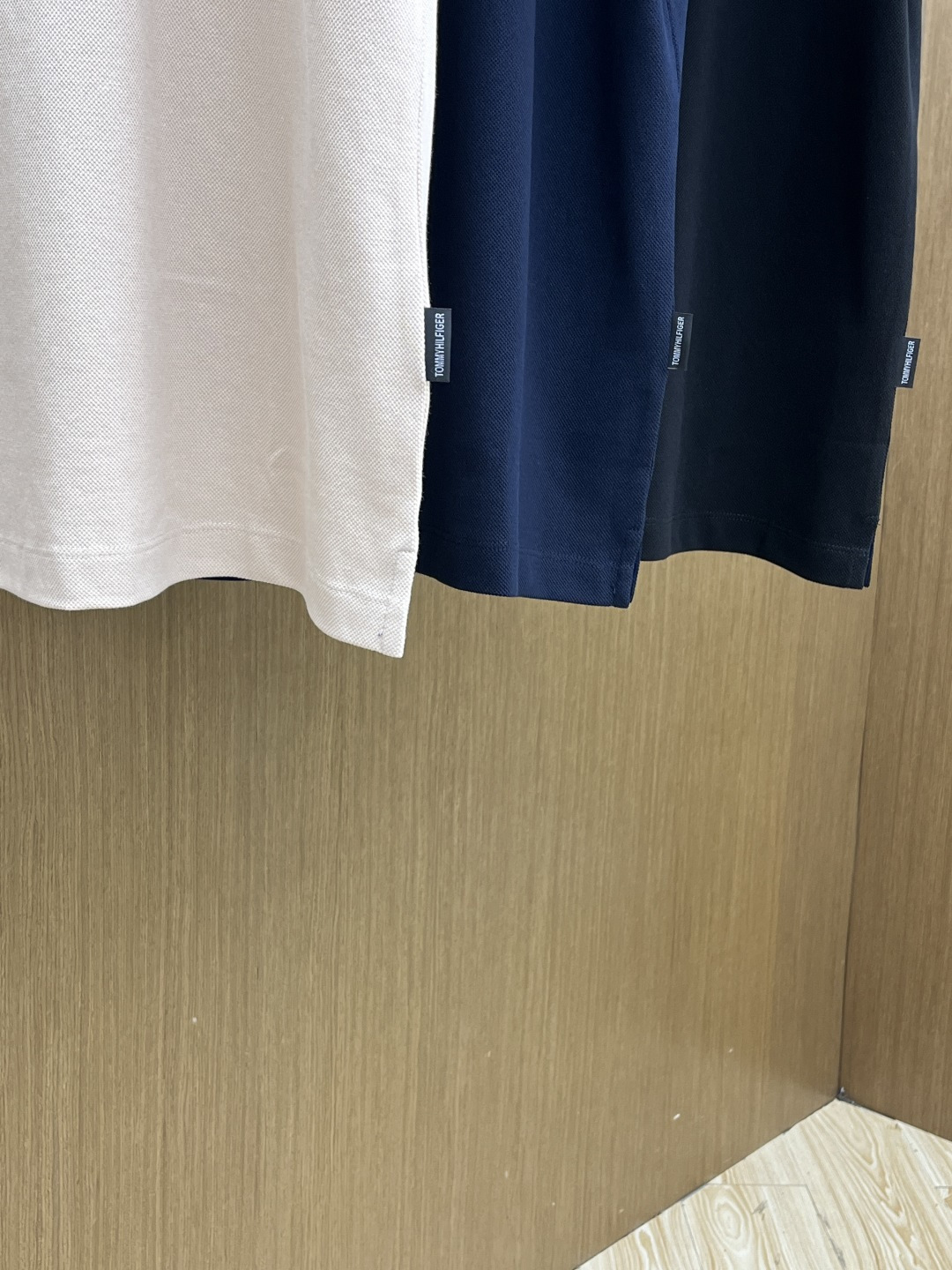 早春 TMOY 🔥🔥早春新款男士标识短袖Polo衫，延续经典商务休闲翻领POLO恤.该款Polo衫采用丝