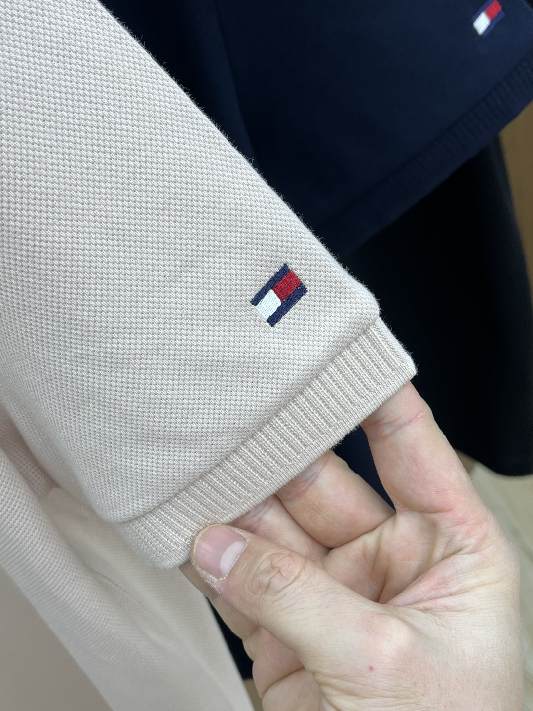 早春 TMOY 🔥🔥早春新款男士标识短袖Polo衫，延续经典商务休闲翻领POLO恤.该款Polo衫采用丝