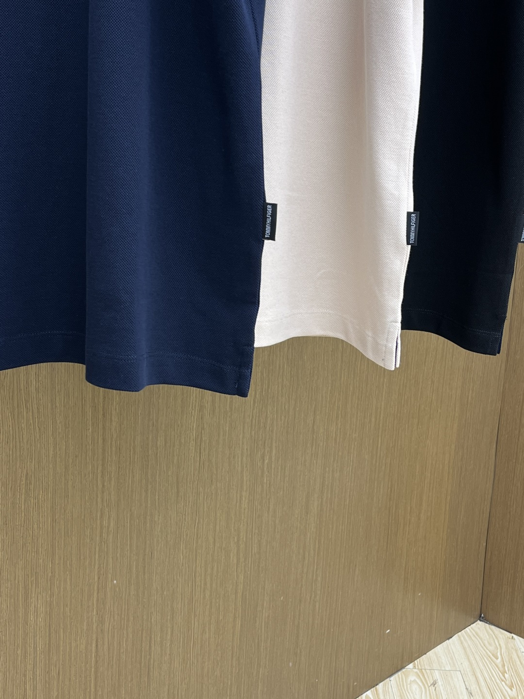 早春 TMOY 🔥🔥早春新款男士标识短袖Polo衫，延续经典商务休闲翻领POLO恤.该款Polo衫采用丝