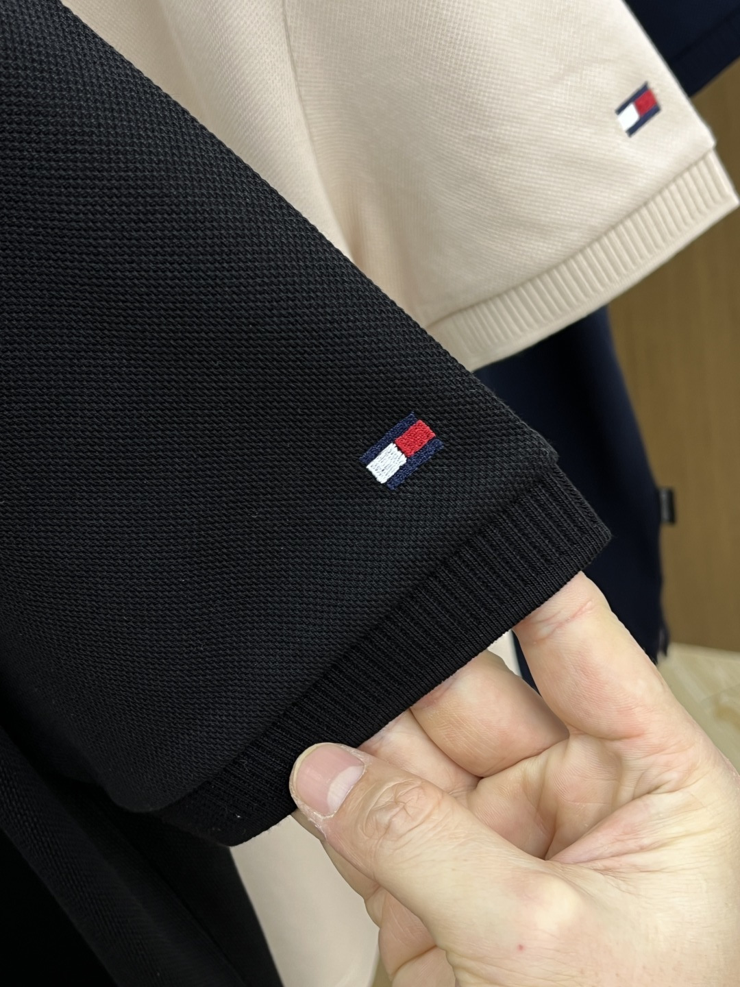 早春 TMOY 🔥🔥早春新款男士标识短袖Polo衫，延续经典商务休闲翻领POLO恤.该款Polo衫采用丝