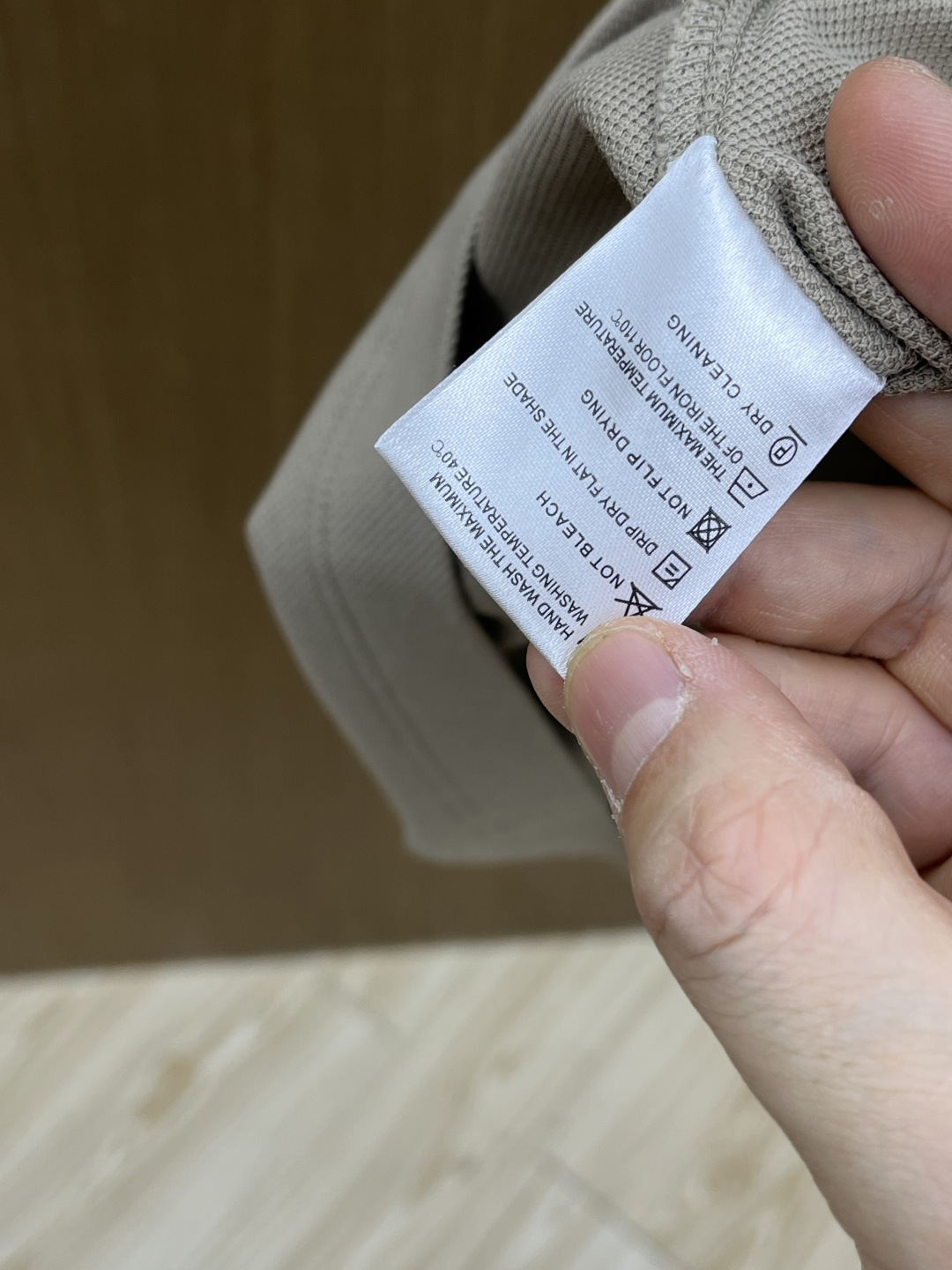 早春 PD 🔥🔥早春新款男士标识短袖Polo衫，延续经典商务休闲翻领POLO恤.该款Polo衫采用丝光双