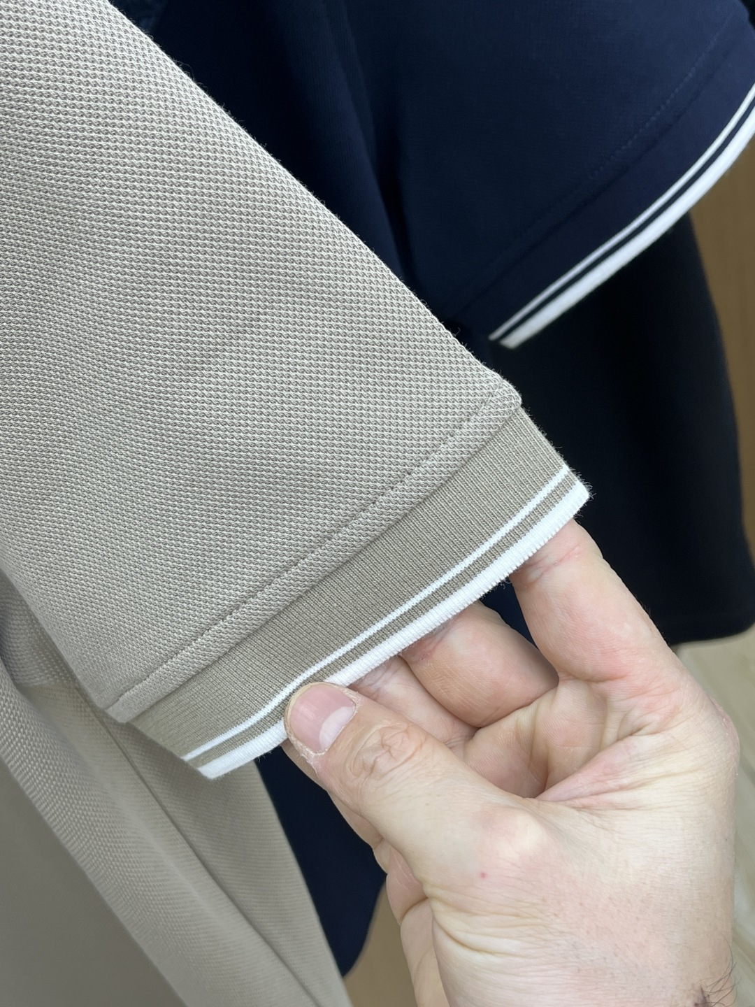 早春 PD 🔥🔥早春新款男士标识短袖Polo衫，延续经典商务休闲翻领POLO恤.该款Polo衫采用丝光双