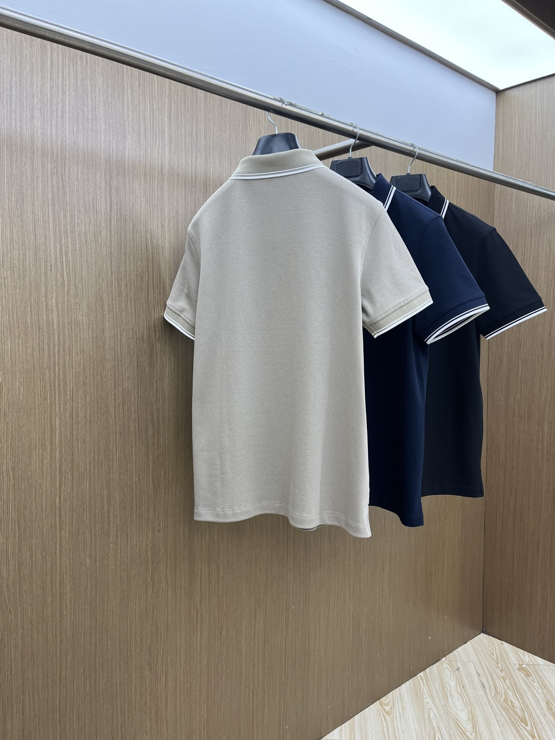 早春 PD 🔥🔥早春新款男士标识短袖Polo衫，延续经典商务休闲翻领POLO恤.该款Polo衫采用丝光双