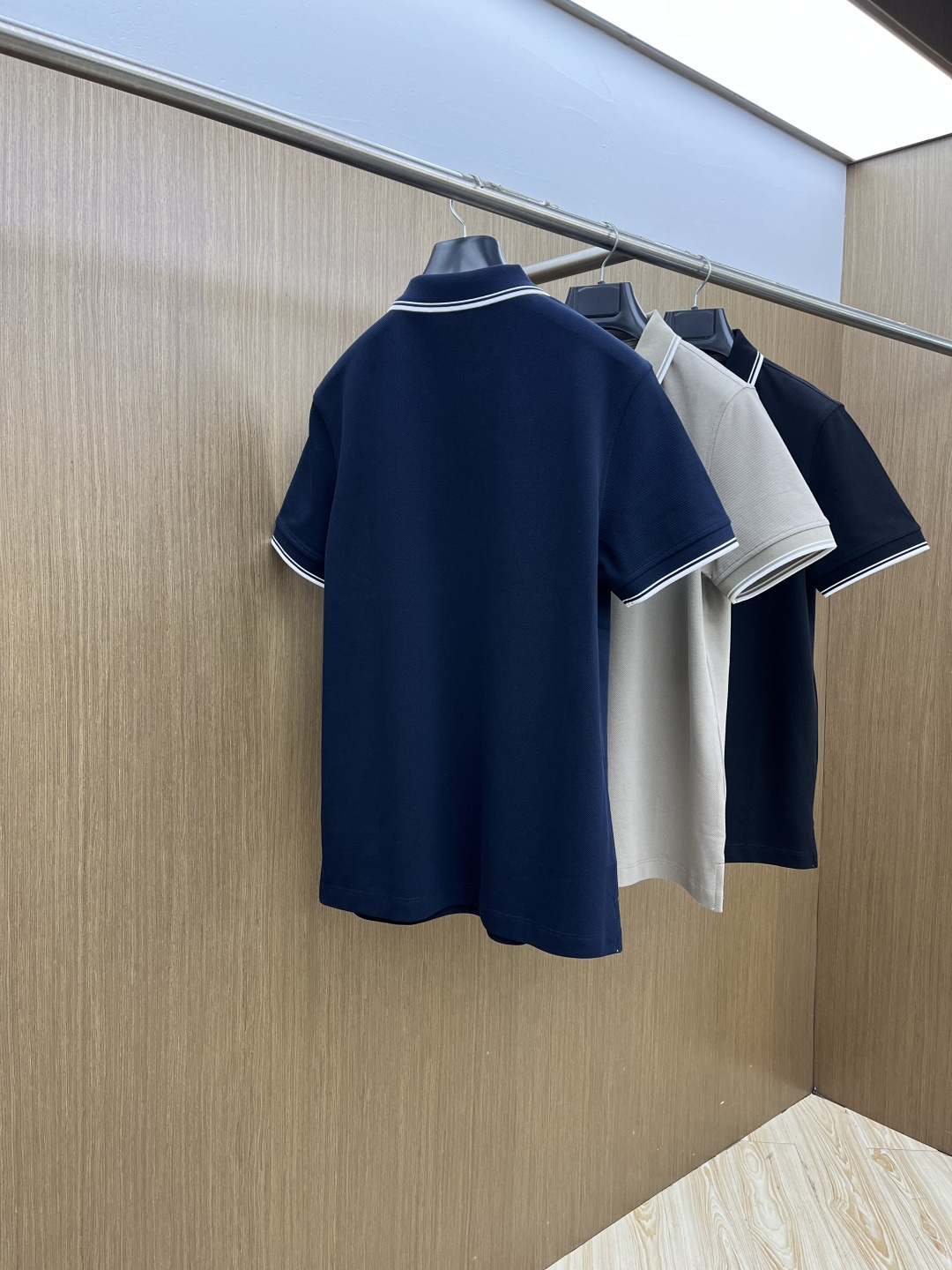 早春 PD 🔥🔥早春新款男士标识短袖Polo衫，延续经典商务休闲翻领POLO恤.该款Polo衫采用丝光双