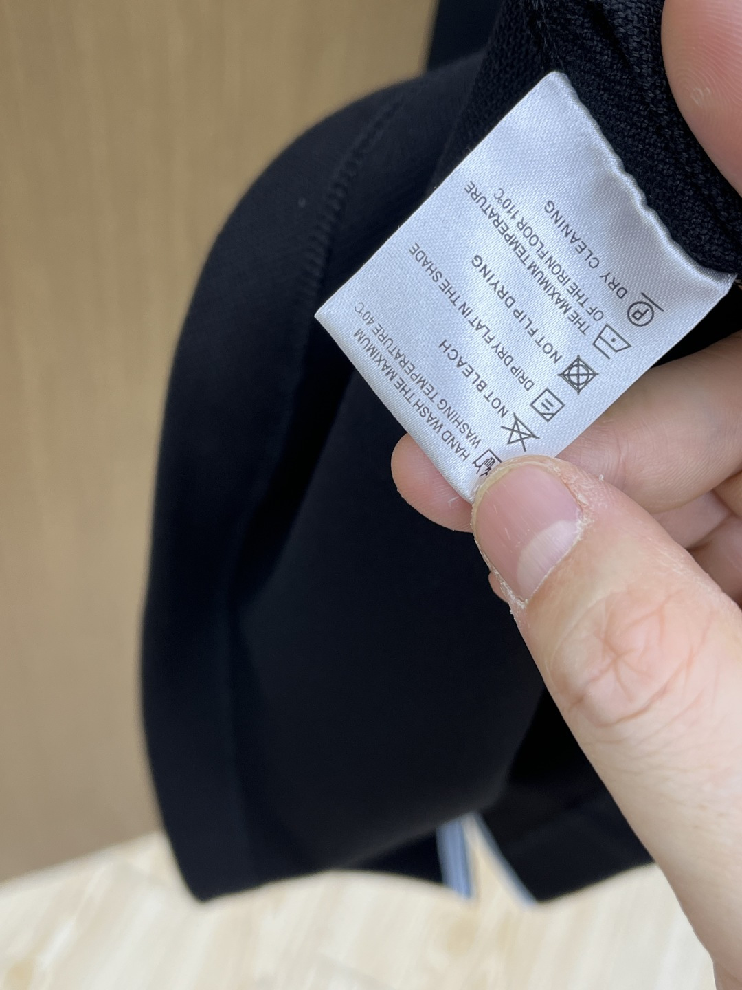 早春 PD 🔥🔥早春新款男士标识短袖Polo衫，延续经典商务休闲翻领POLO恤.该款Polo衫采用丝光双