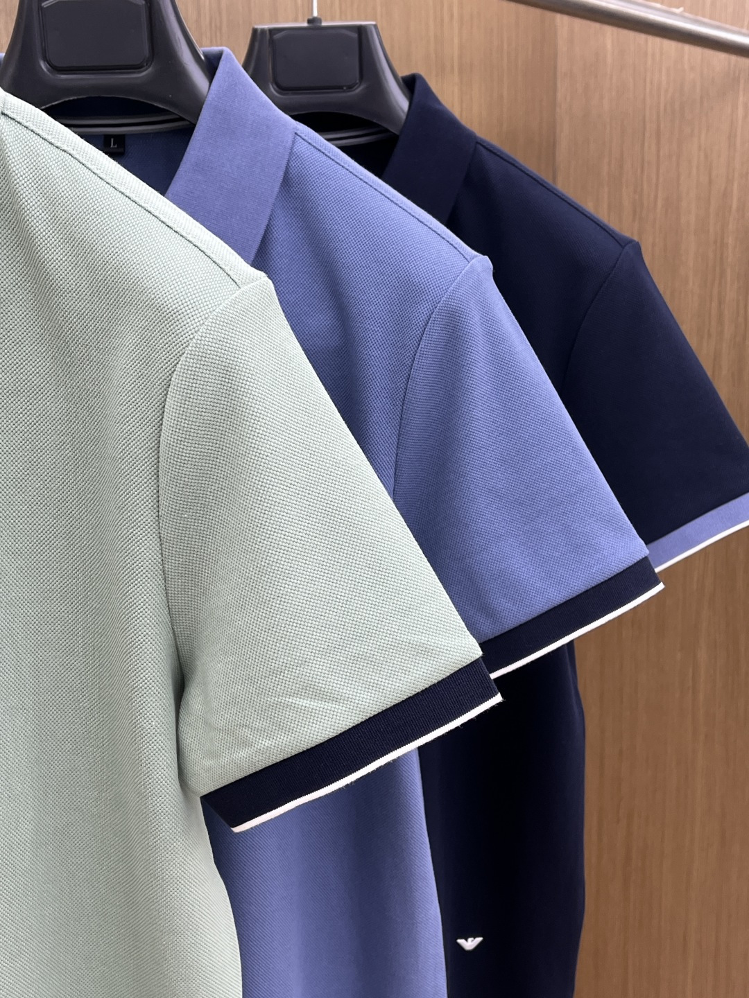 早春 AJ 🔥🔥早春新款男士标识短袖Polo衫，延续经典商务休闲翻领POLO恤.该款Polo衫采用丝光双