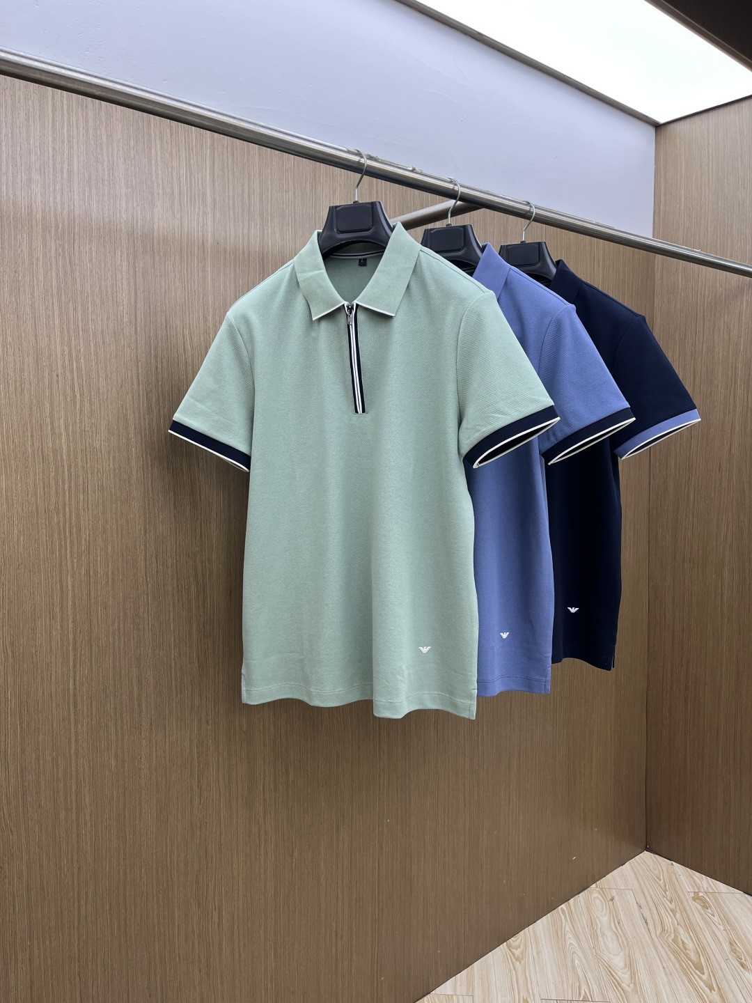 早春 AJ 🔥🔥早春新款男士标识短袖Polo衫，延续经典商务休闲翻领POLO恤.该款Polo衫采用丝光双