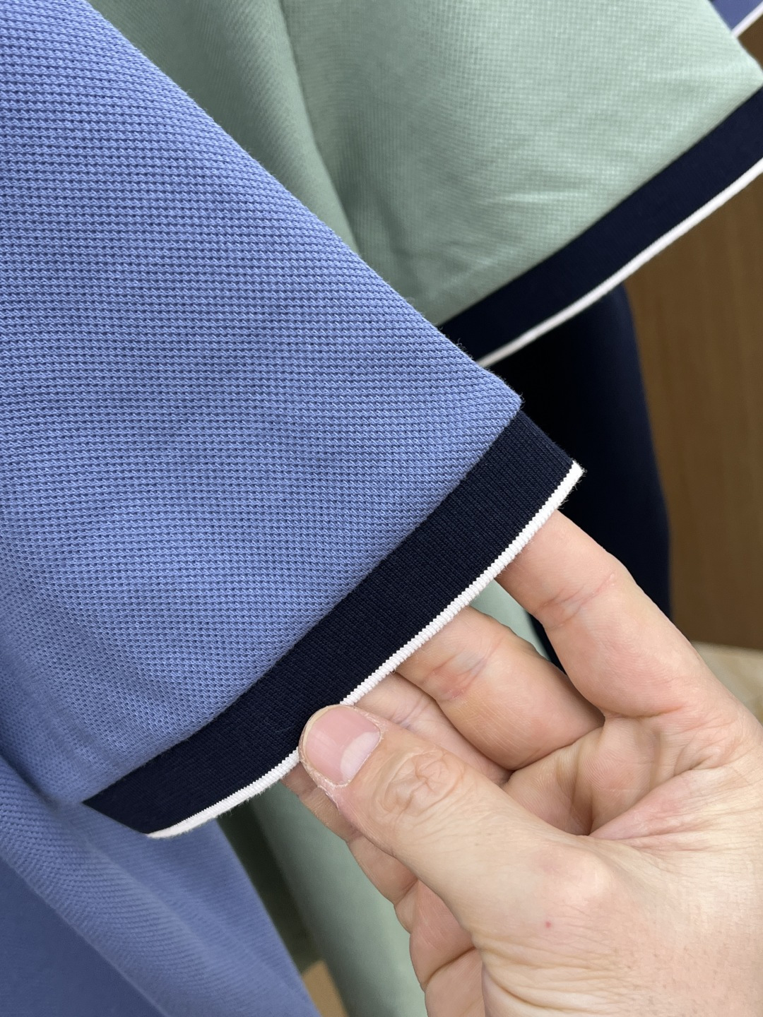 早春 AJ 🔥🔥早春新款男士标识短袖Polo衫，延续经典商务休闲翻领POLO恤.该款Polo衫采用丝光双