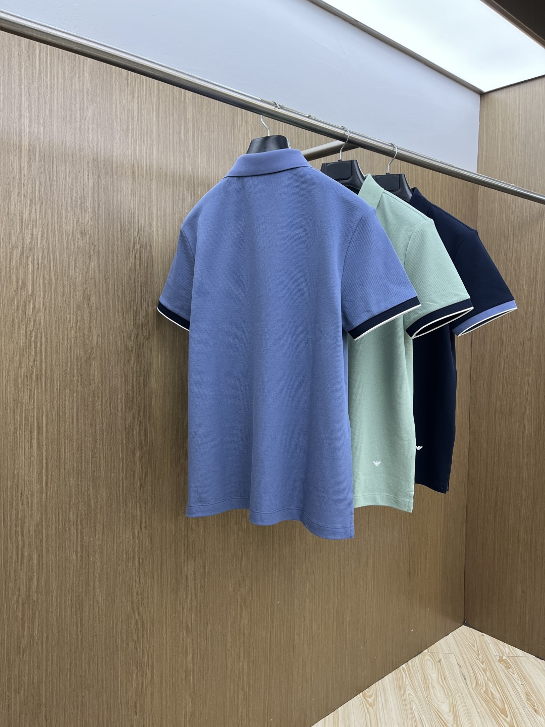 早春 AJ 🔥🔥早春新款男士标识短袖Polo衫，延续经典商务休闲翻领POLO恤.该款Polo衫采用丝光双