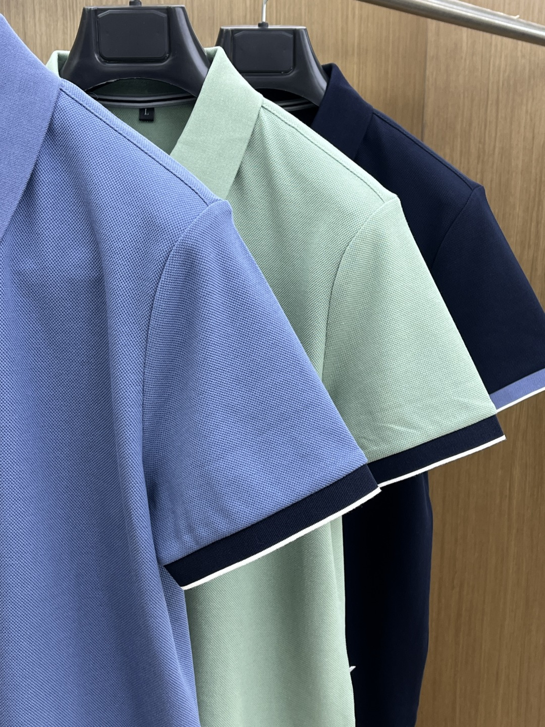 早春 AJ 🔥🔥早春新款男士标识短袖Polo衫，延续经典商务休闲翻领POLO恤.该款Polo衫采用丝光双