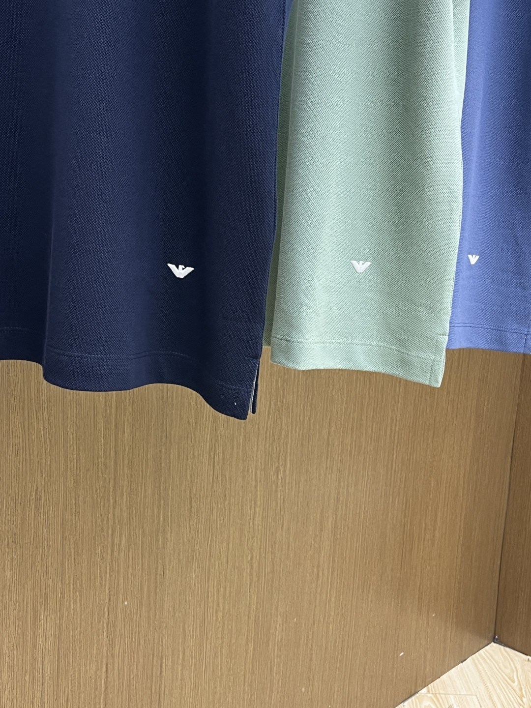 早春 AJ. 🔥🔥早春新款男士标识短袖Polo衫，延续经典商务休闲翻领POLO恤.该款Polo衫采用丝光