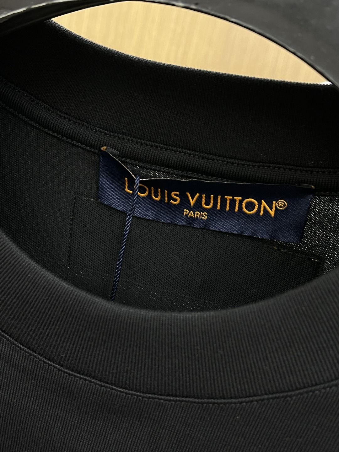 早春 LV 🔥🔥高级定制 2026春夏新款首发专柜最新款短袖圆领T恤 高端订制 设计前卫时尚！品牌log