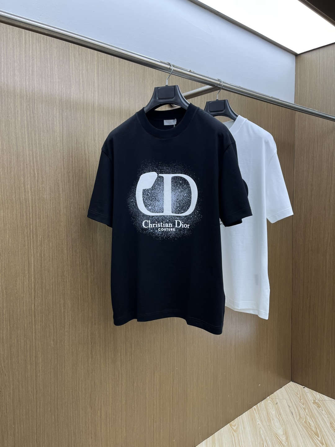 早春 CD. 🔥🔥高级定制 2026春夏新款首发专柜最新款短袖圆领T恤 高端订制 设计前卫时尚！品牌lo