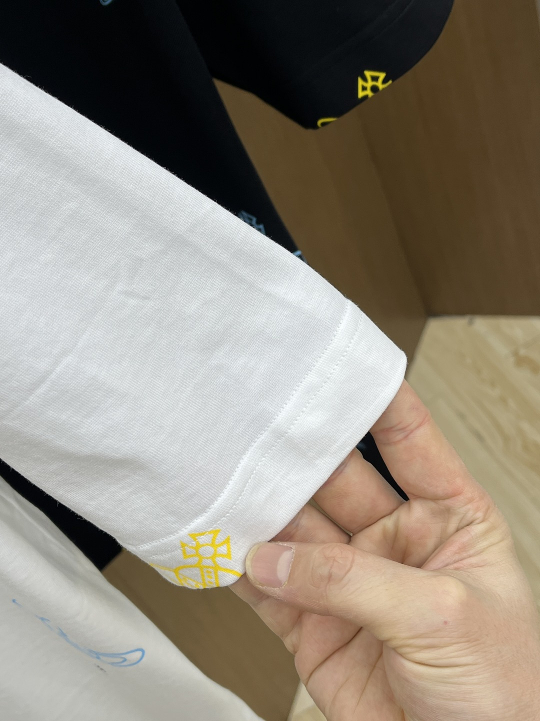 早春 VW 🔥🔥高级定制 2026春夏新款首发专柜最新款短袖圆领T恤 高端订制 设计前卫时尚！品牌log
