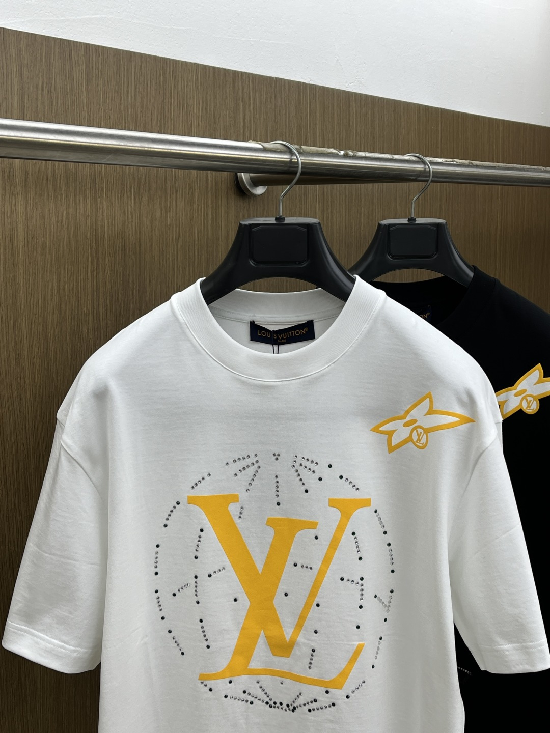 早春 LV 🔥🔥高级定制 2026春夏新款首发专柜最新款短袖圆领T恤 高端订制 设计前卫时尚！品牌log