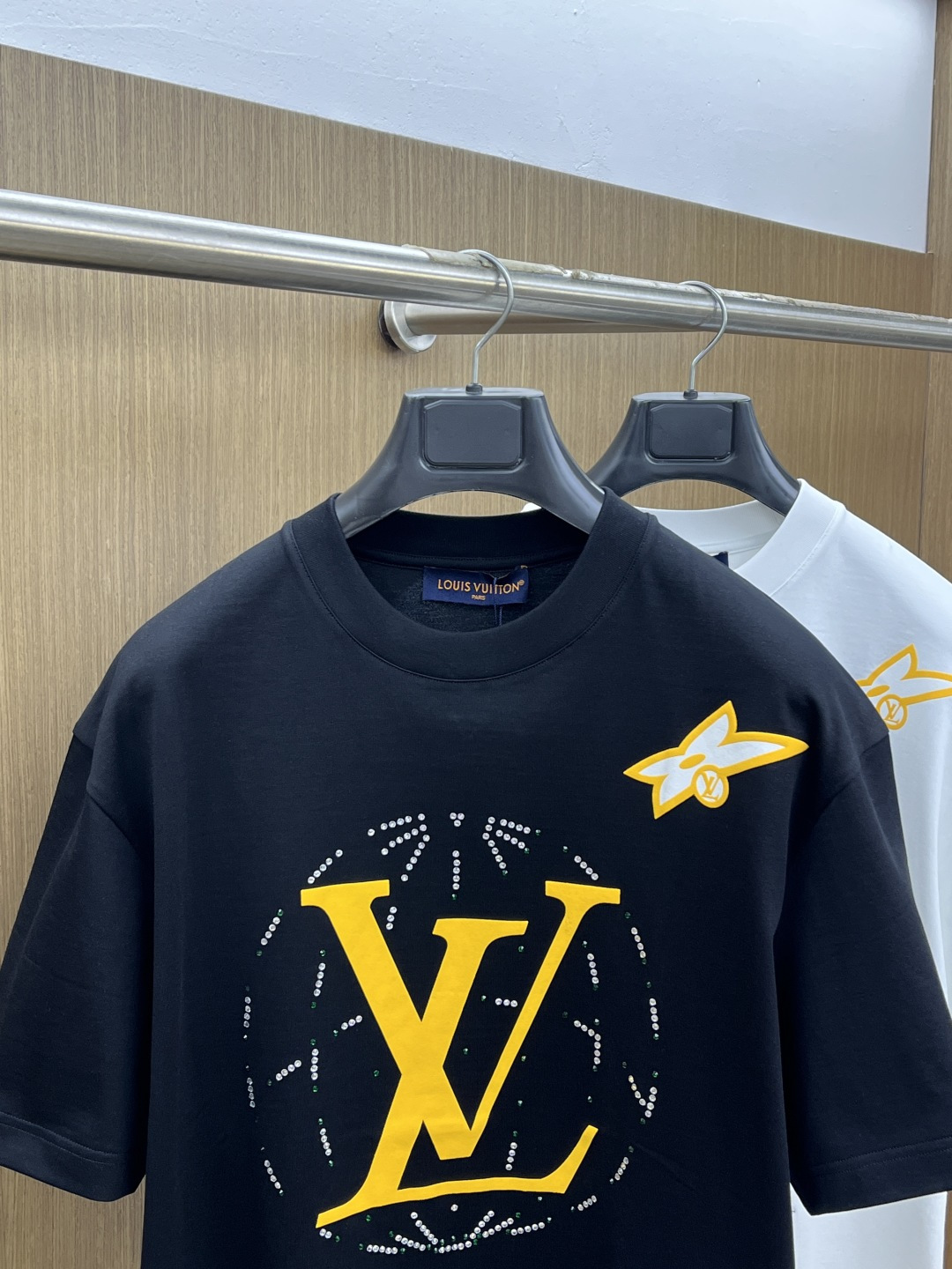 早春 LV 🔥🔥高级定制 2026春夏新款首发专柜最新款短袖圆领T恤 高端订制 设计前卫时尚！品牌log