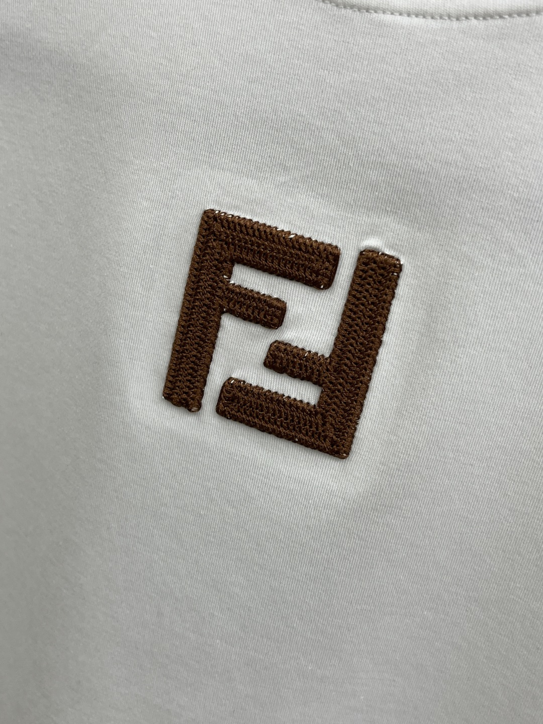 早春 FD 🔥🔥高级定制 2026春夏新款首发专柜最新款短袖圆领T恤 高端订制 设计前卫时尚！品牌log