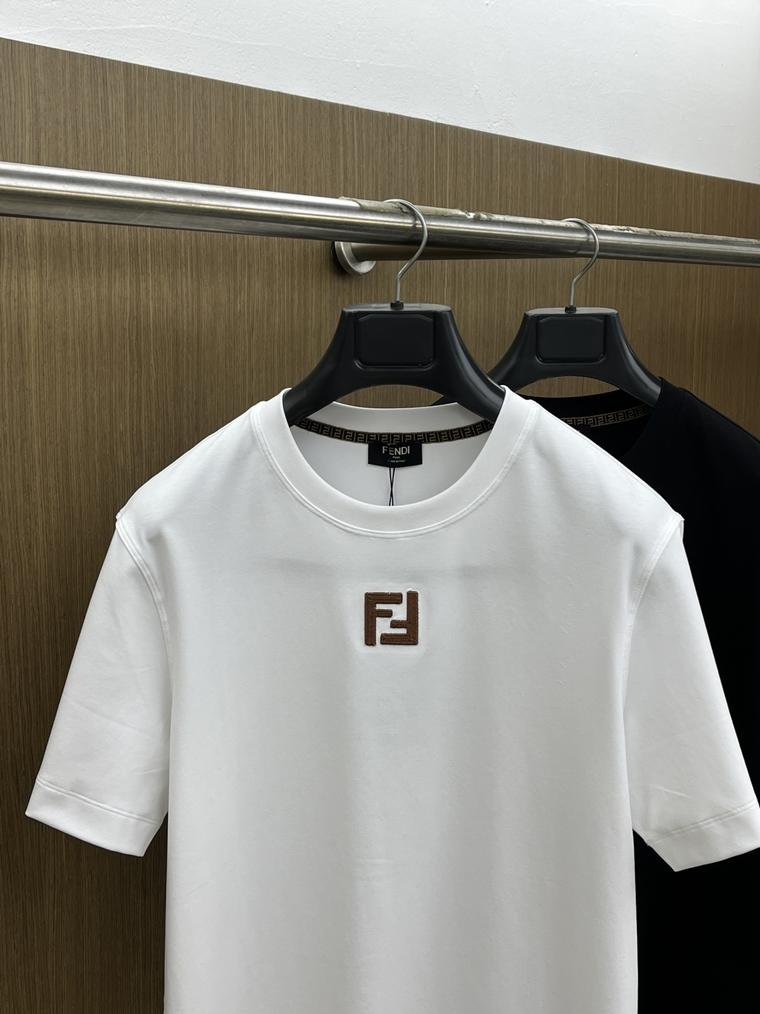 早春 FD 🔥🔥高级定制 2026春夏新款首发专柜最新款短袖圆领T恤 高端订制 设计前卫时尚！品牌log