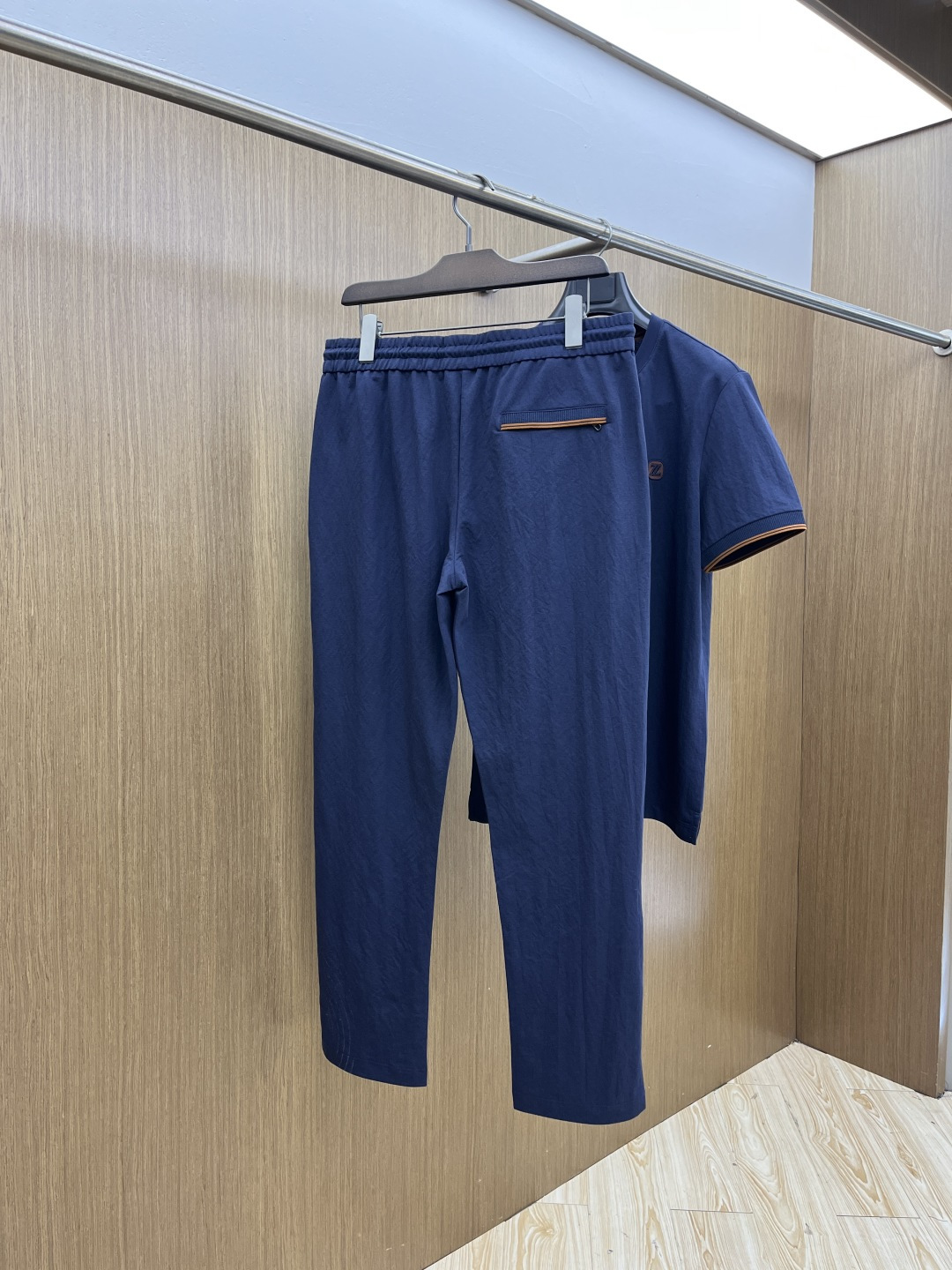 早春/套 Zz 🔥🔥春夏新款简约休闲套装 精选新疆长绒棉 纱线环保染色定型 面料洗水上身软软舒适 多元化