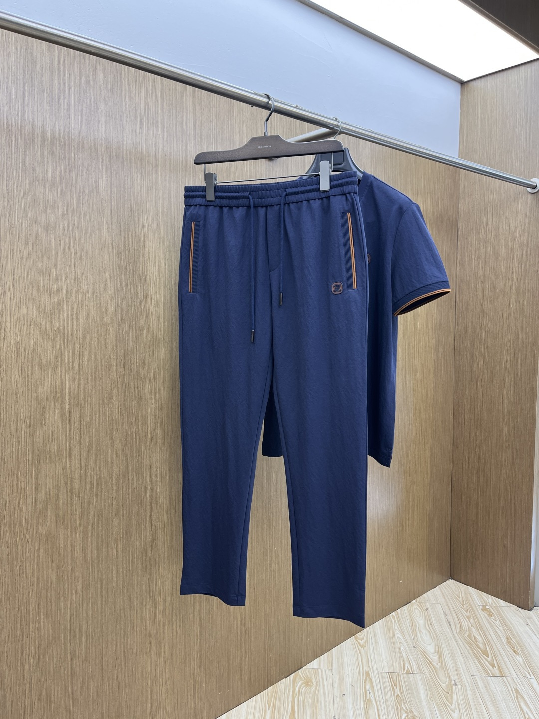 早春/套 Zz 🔥🔥春夏新款简约休闲套装 精选新疆长绒棉 纱线环保染色定型 面料洗水上身软软舒适 多元化