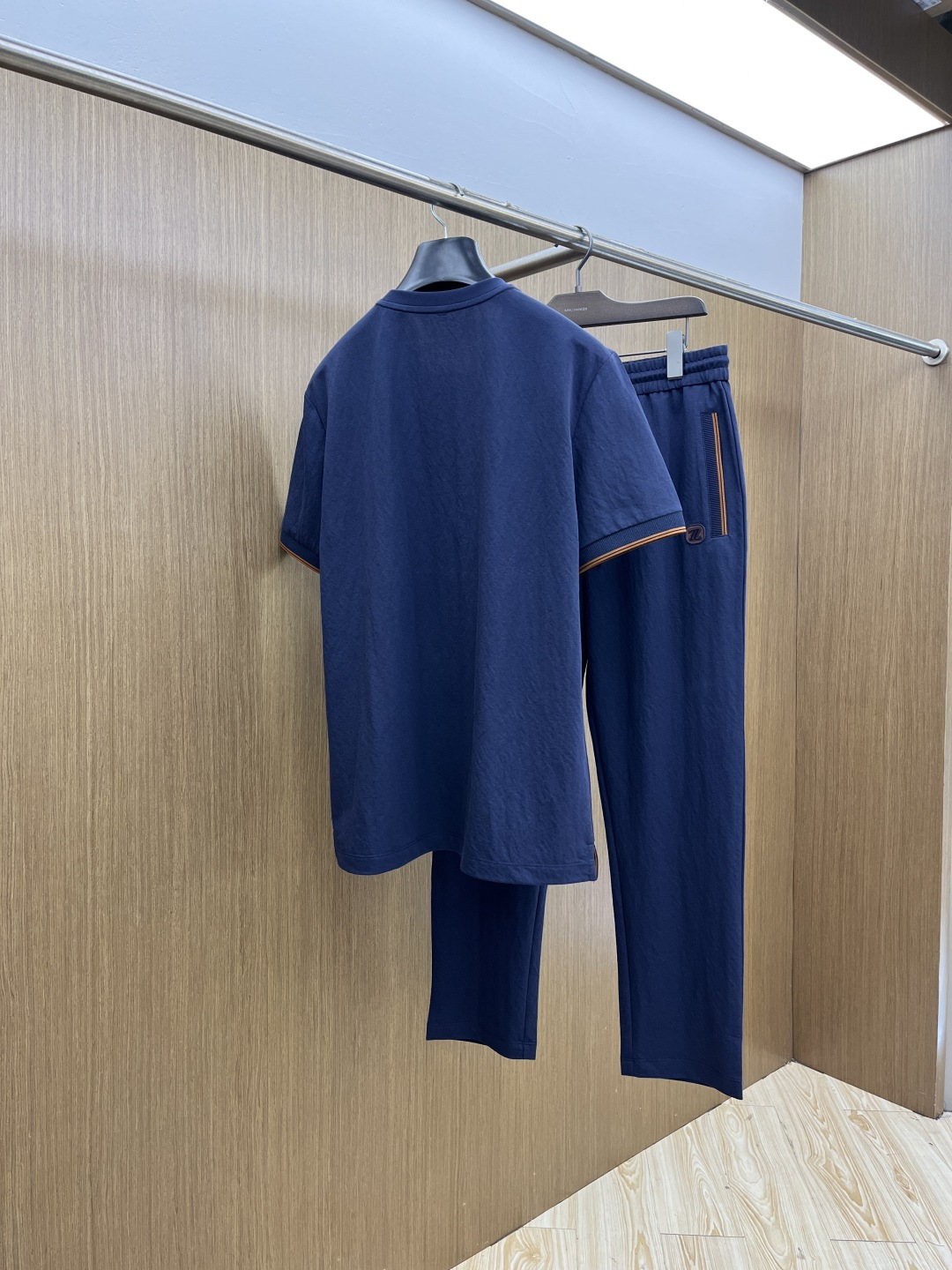 早春/套 Zz 🔥🔥春夏新款简约休闲套装 精选新疆长绒棉 纱线环保染色定型 面料洗水上身软软舒适 多元化