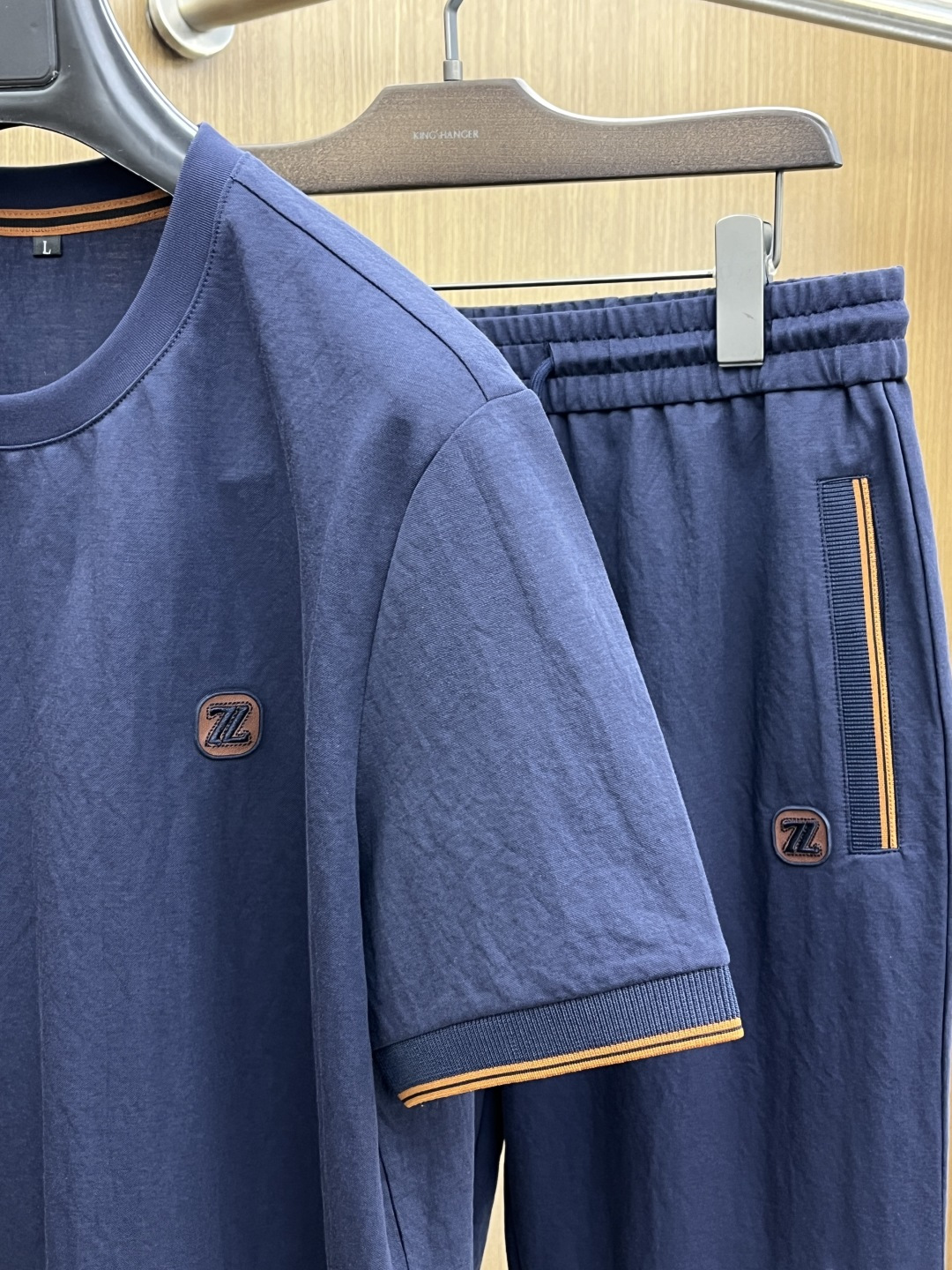 早春/套 Zz 🔥🔥春夏新款简约休闲套装 精选新疆长绒棉 纱线环保染色定型 面料洗水上身软软舒适 多元化