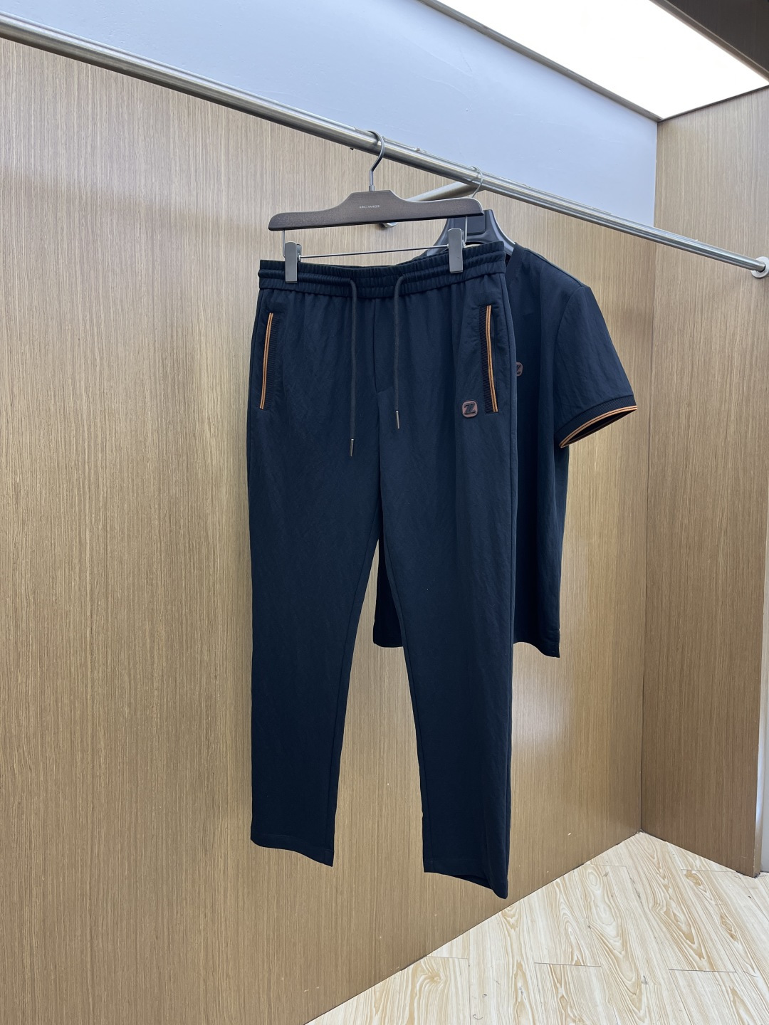 早春/套 Zz 🔥🔥春夏新款简约休闲套装 精选新疆长绒棉 纱线环保染色定型 面料洗水上身软软舒适 多元化