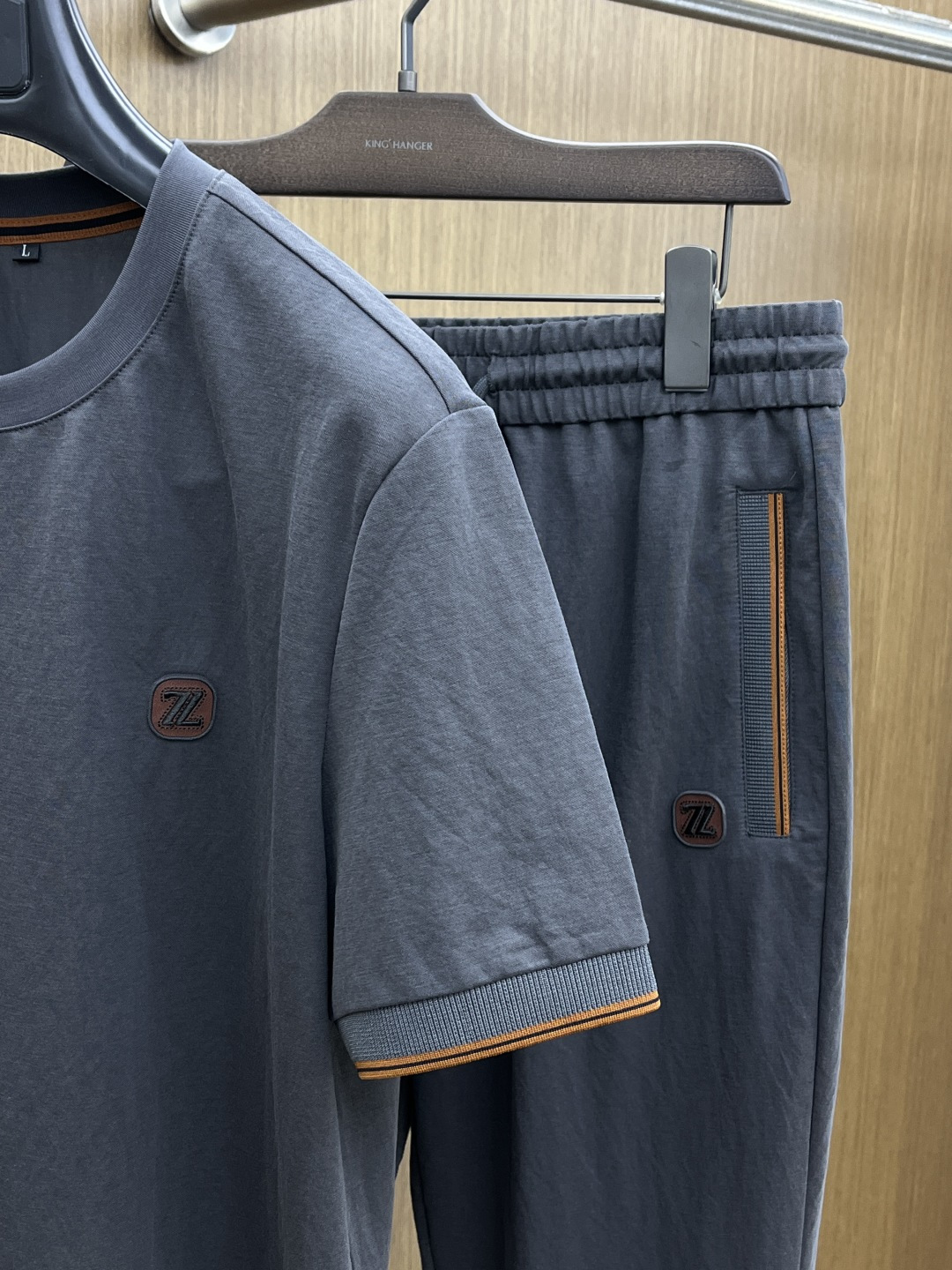 早春/套 Zz 🔥🔥春夏新款简约休闲套装 精选新疆长绒棉 纱线环保染色定型 面料洗水上身软软舒适 多元化