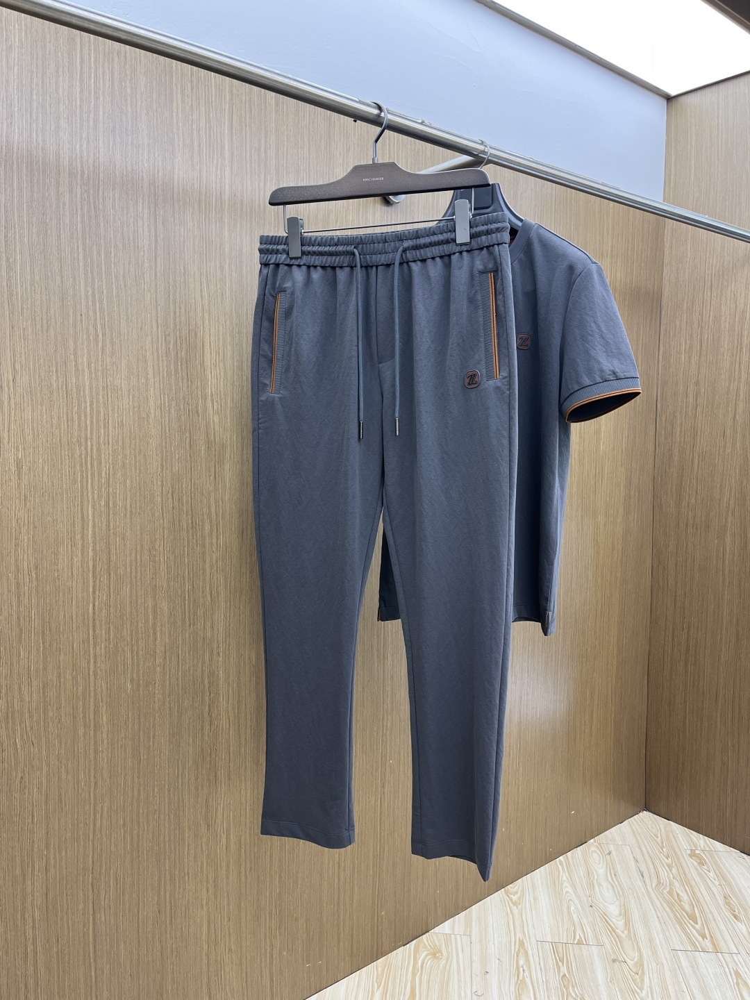 早春/套 Zz 🔥🔥春夏新款简约休闲套装 精选新疆长绒棉 纱线环保染色定型 面料洗水上身软软舒适 多元化