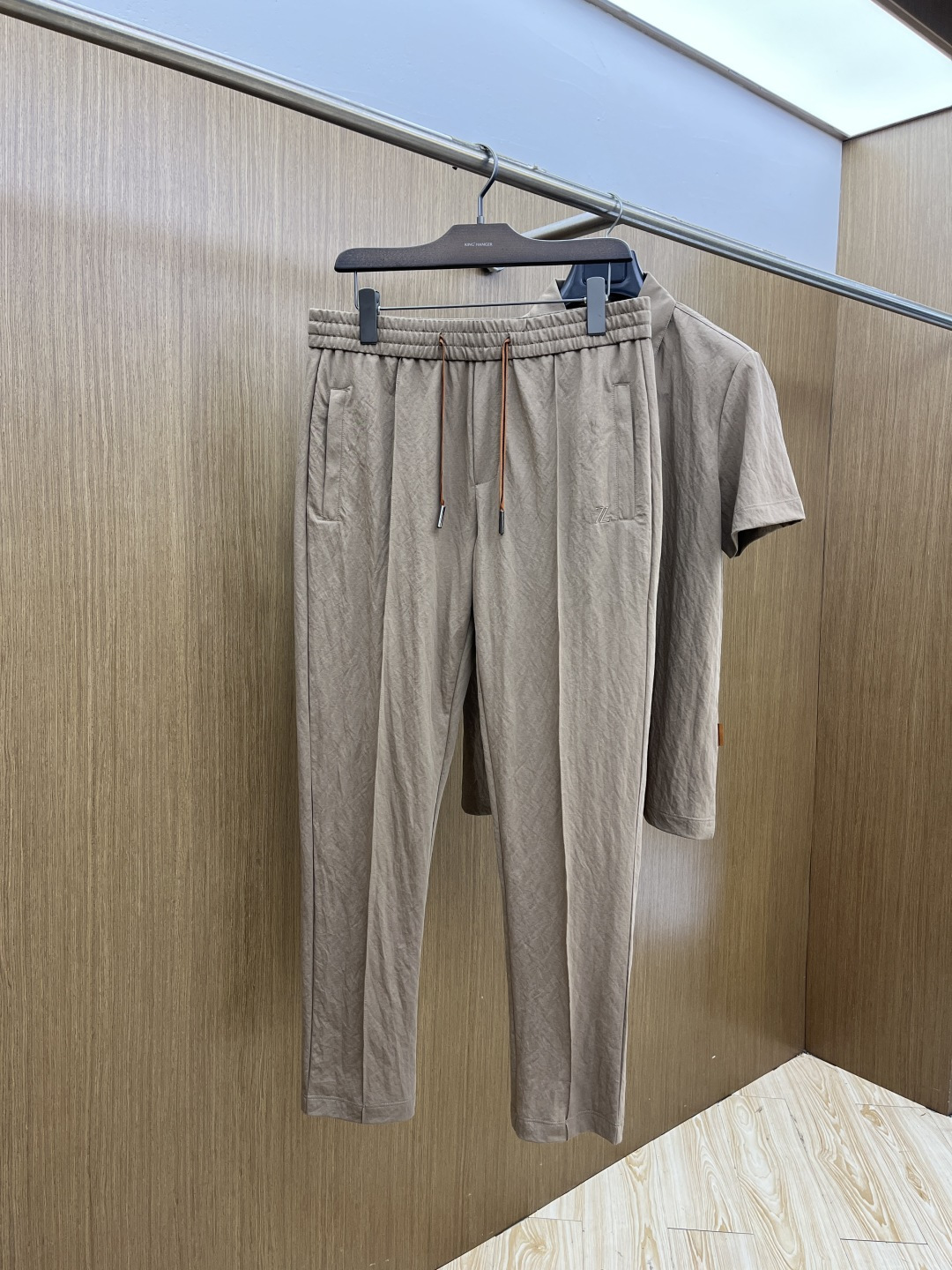 早春/套 Zz 🔥🔥春夏新款简约休闲套装 精选新疆长绒棉 纱线环保染色定型 面料洗水上身软软舒适 多元化