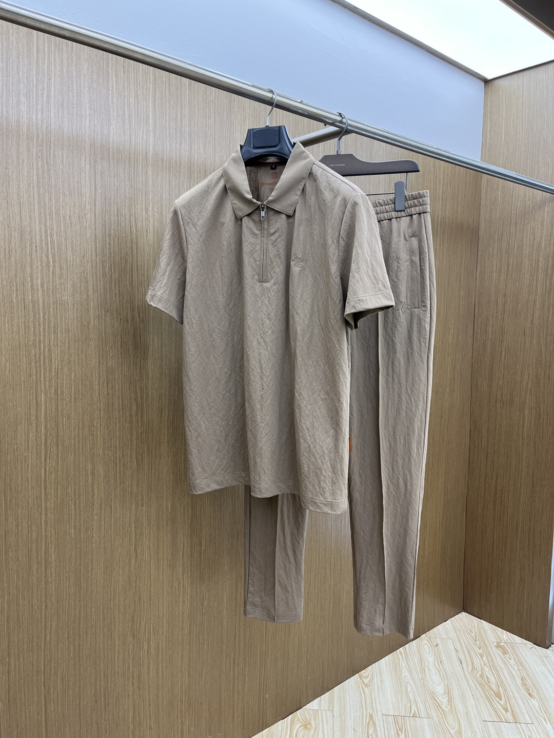 早春/套 Zz 🔥🔥春夏新款简约休闲套装 精选新疆长绒棉 纱线环保染色定型 面料洗水上身软软舒适 多元化