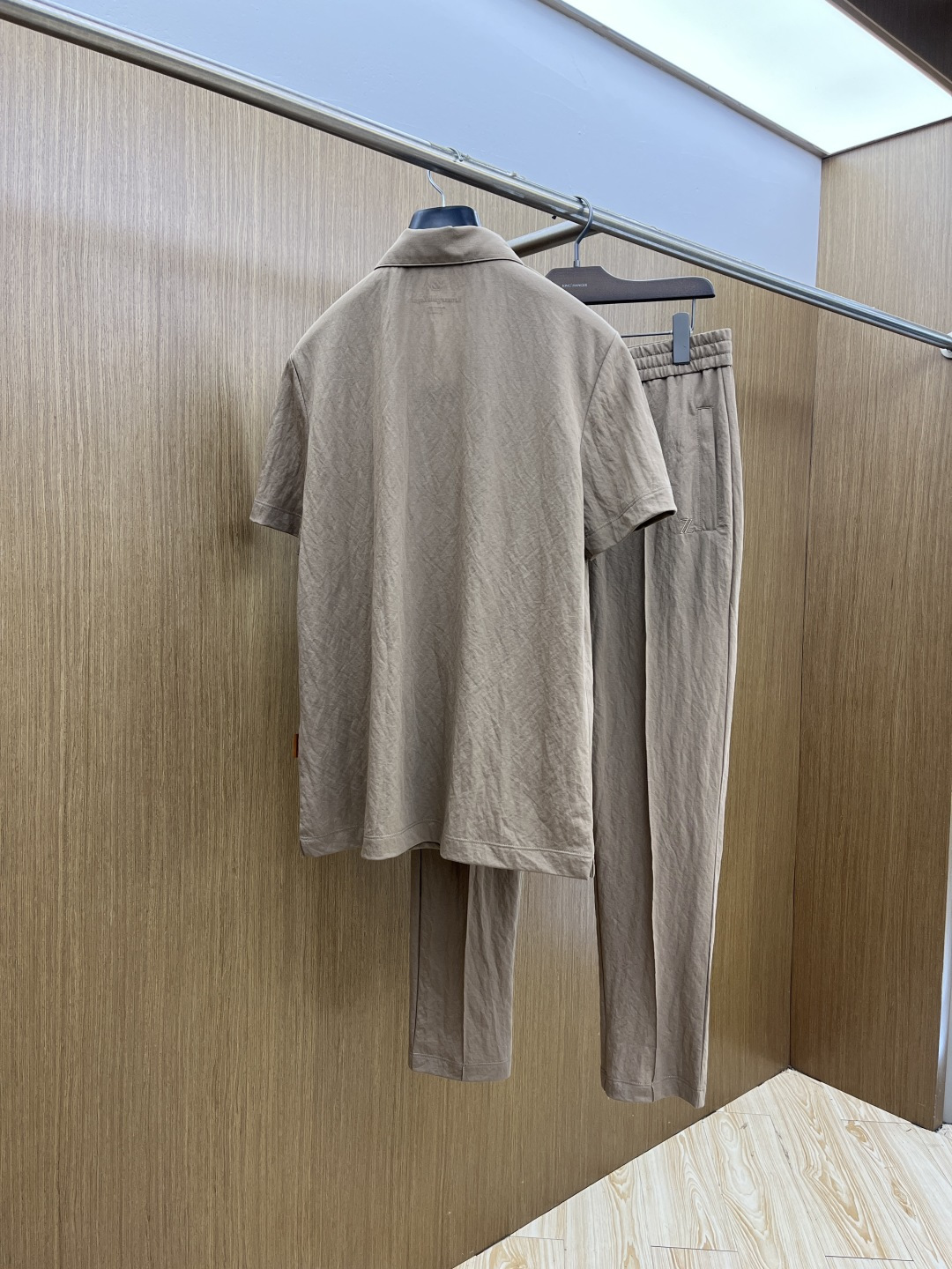 早春/套 Zz 🔥🔥春夏新款简约休闲套装 精选新疆长绒棉 纱线环保染色定型 面料洗水上身软软舒适 多元化